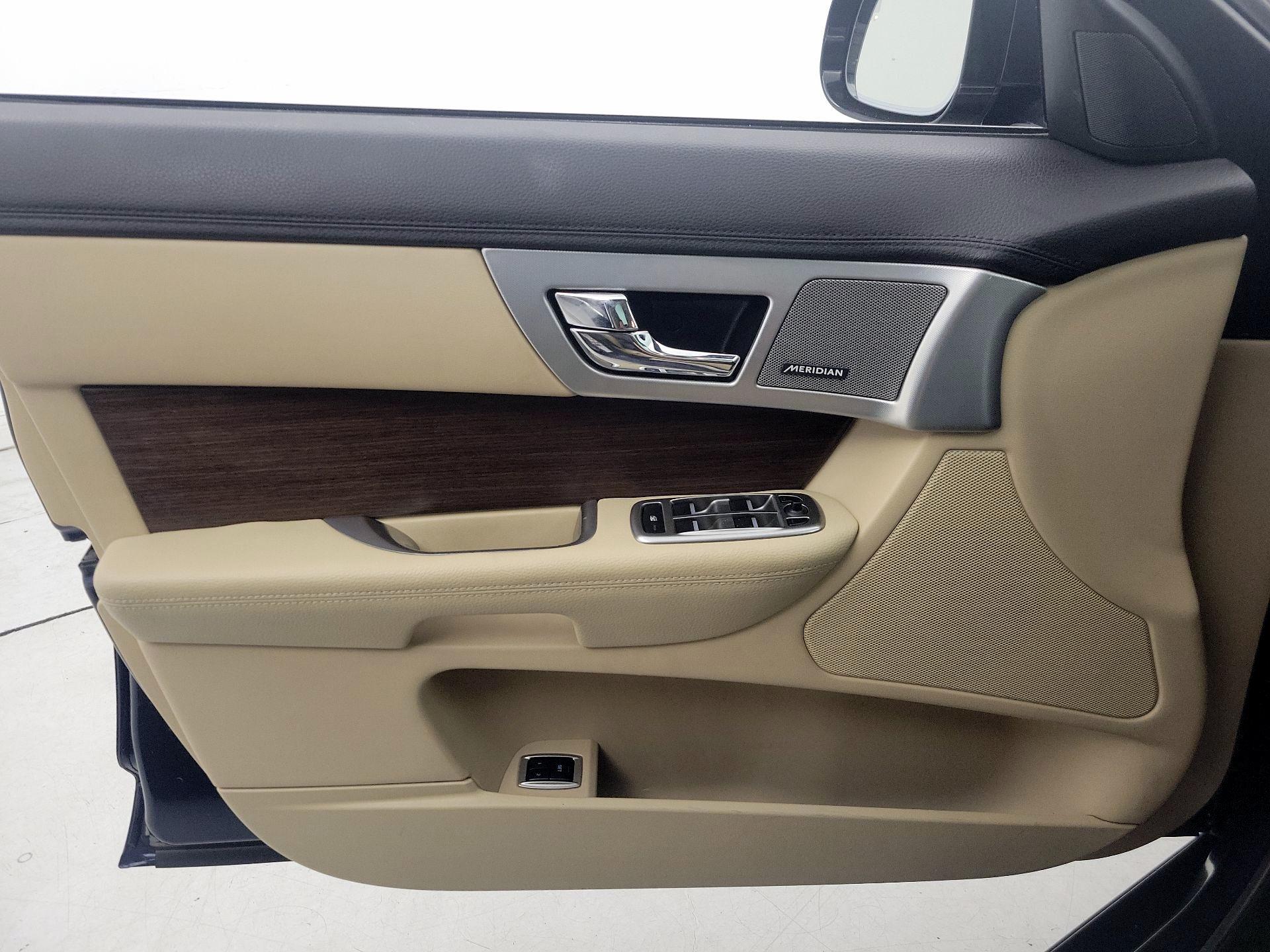 Thumbnail: 2015 Jaguar XF - 12