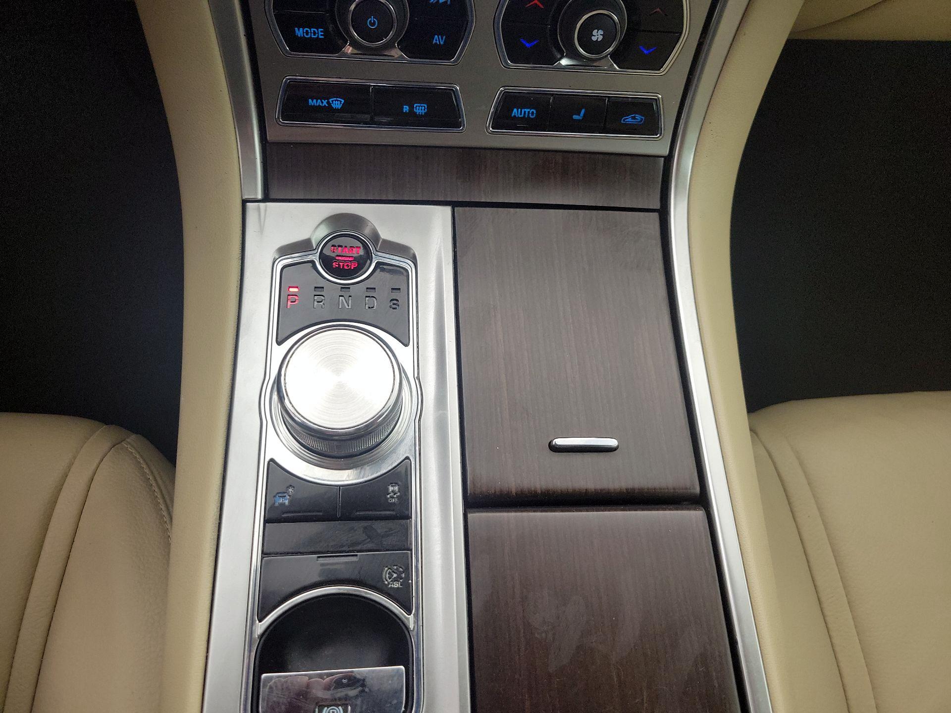 Thumbnail: 2015 Jaguar XF - 17