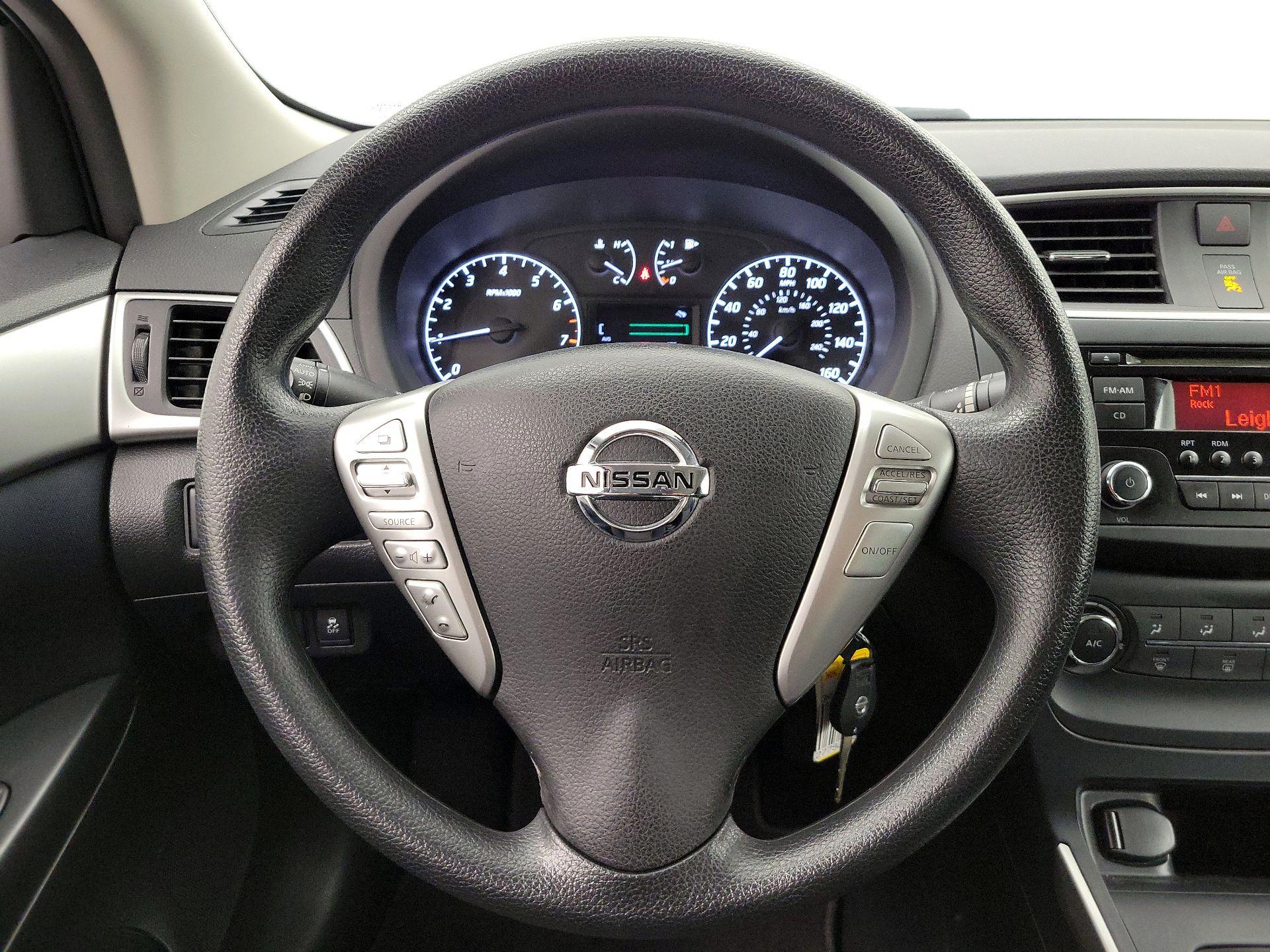 Thumbnail: 2016 Nissan Sentra - 10