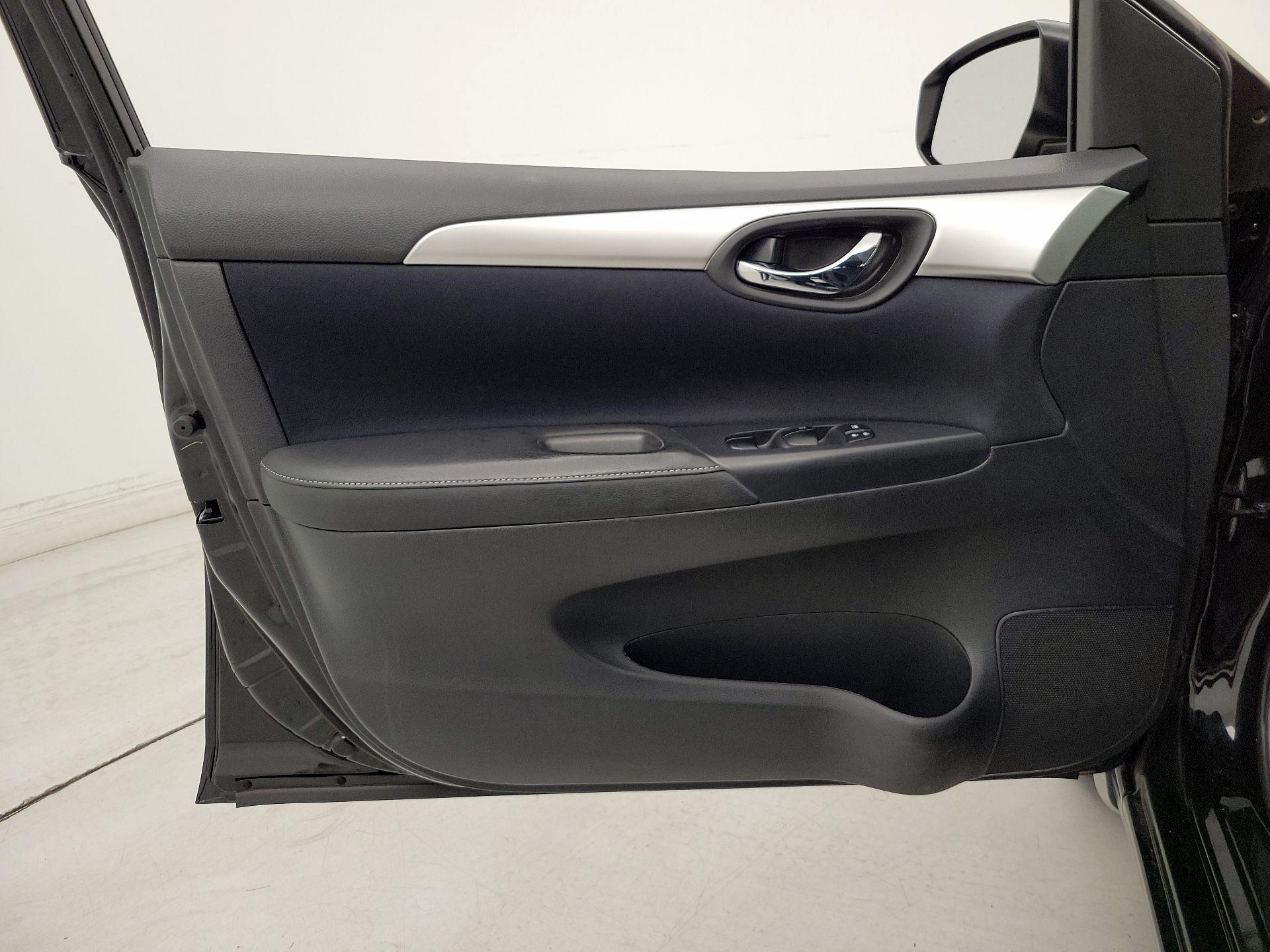 Thumbnail: 2016 Nissan Sentra - 12