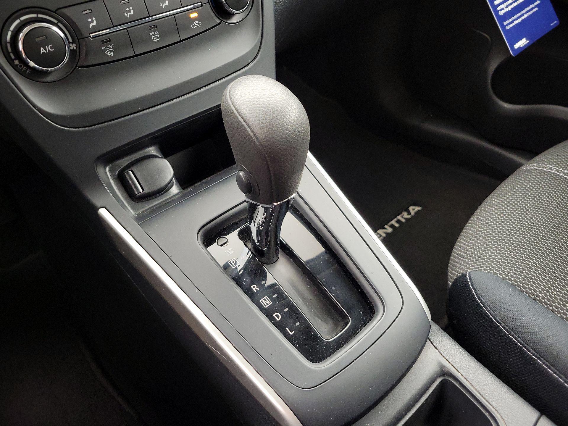 Thumbnail: 2016 Nissan Sentra - 16