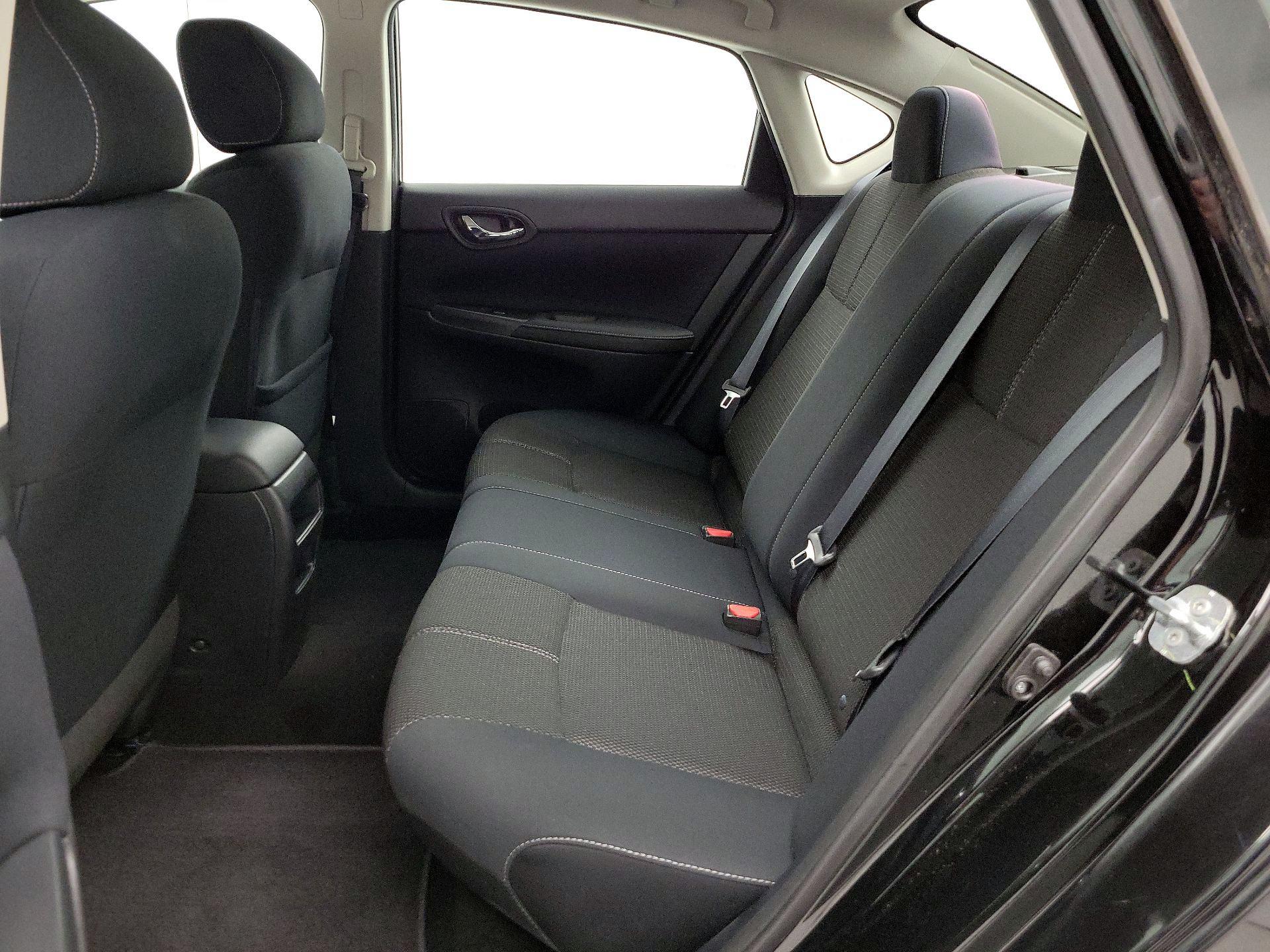 Thumbnail: 2016 Nissan Sentra - 18