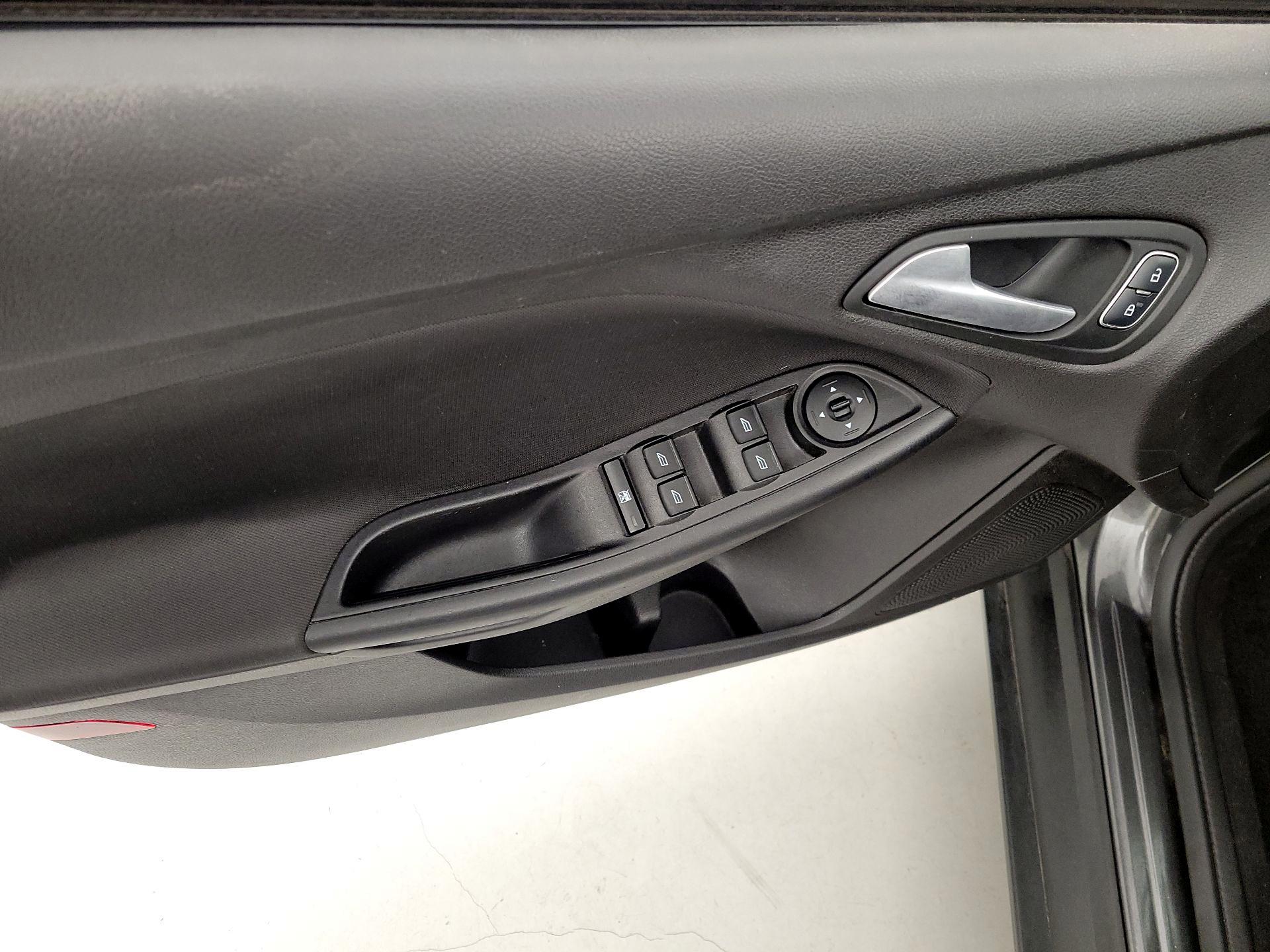 Thumbnail: 2017 Ford Focus - 12