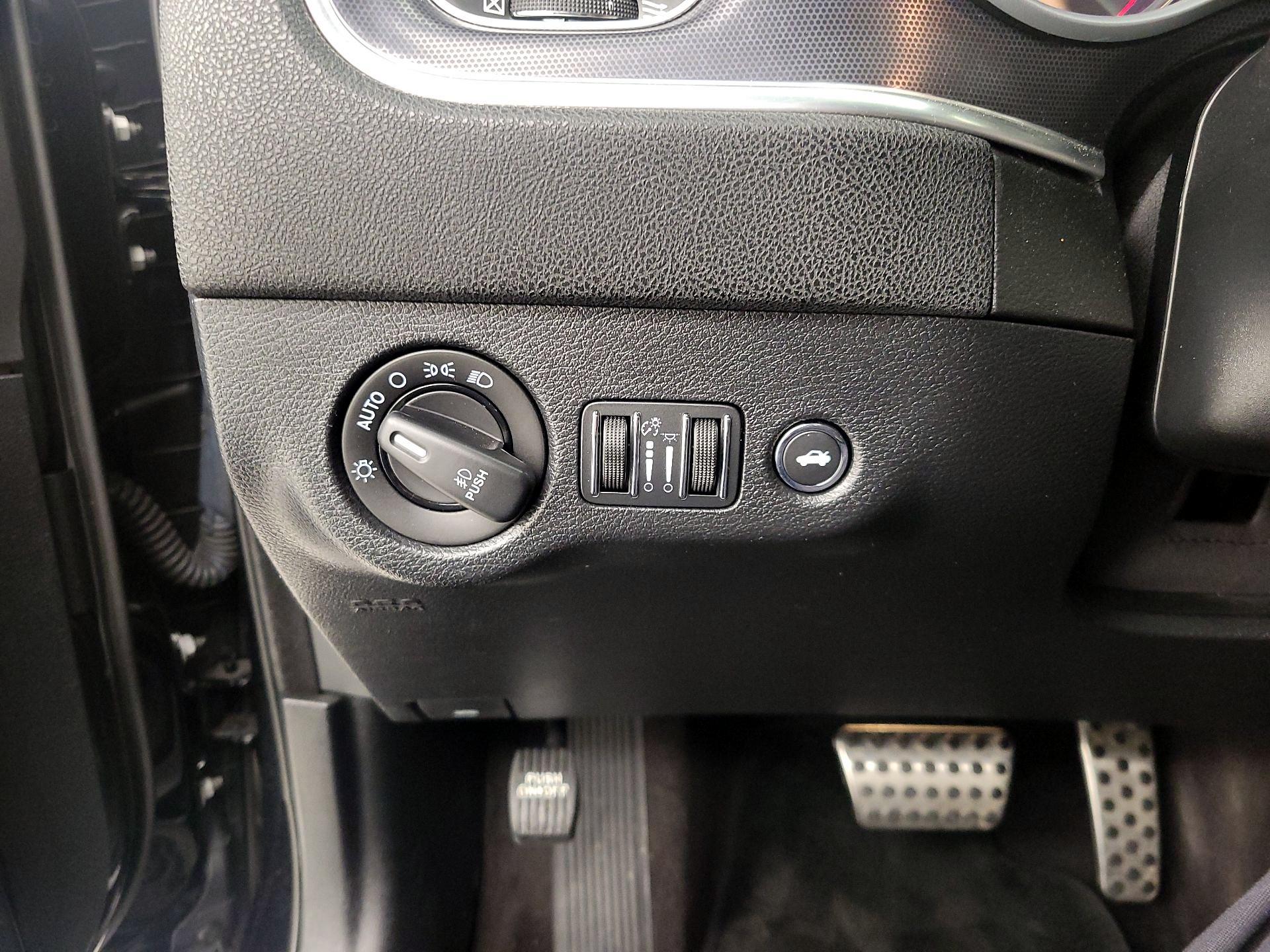 Thumbnail: 2016 Dodge Charger - 11