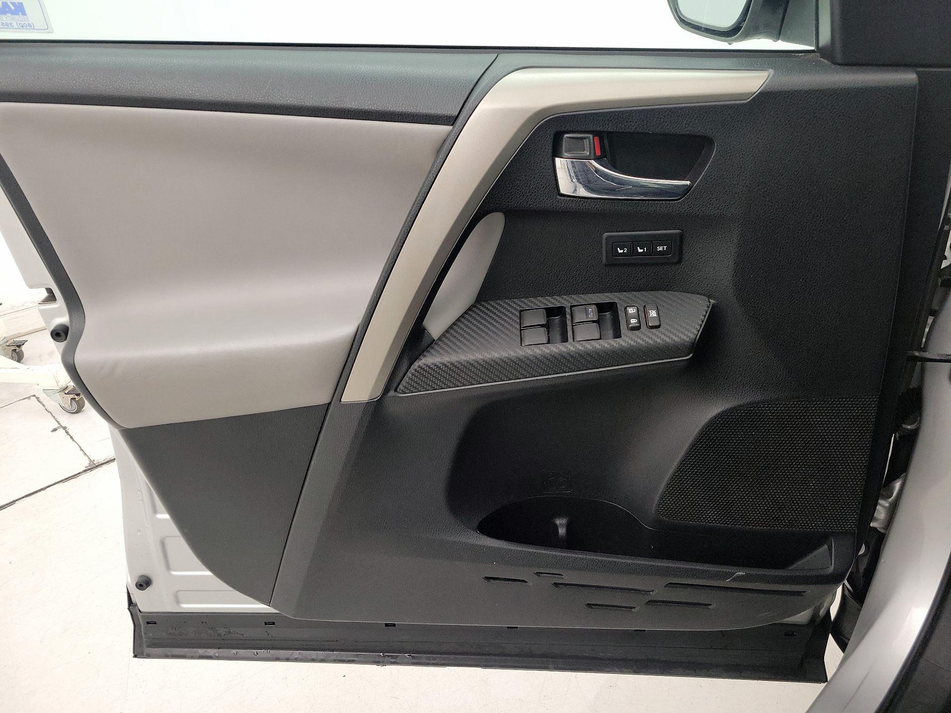 Thumbnail: 2015 Toyota RAV4 - 12