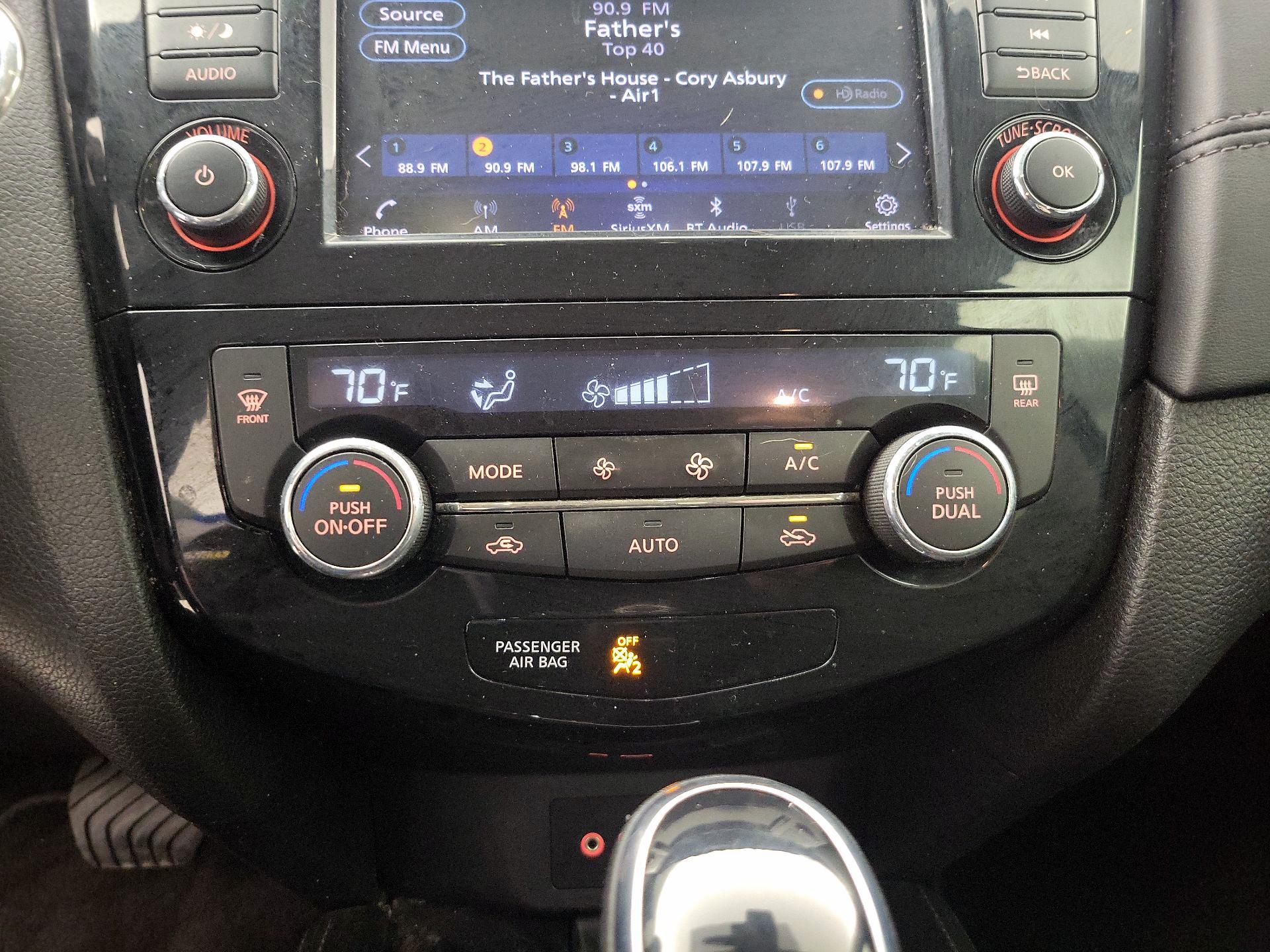 Thumbnail: 2019 Nissan Rogue - 17