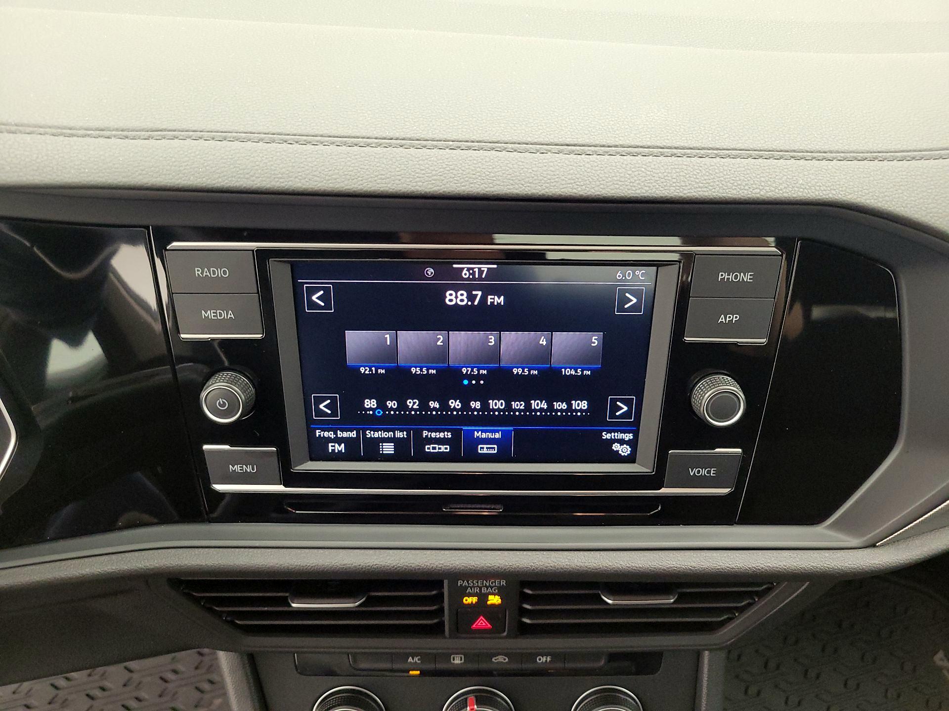 Thumbnail: 2024 Volkswagen Jetta - 15