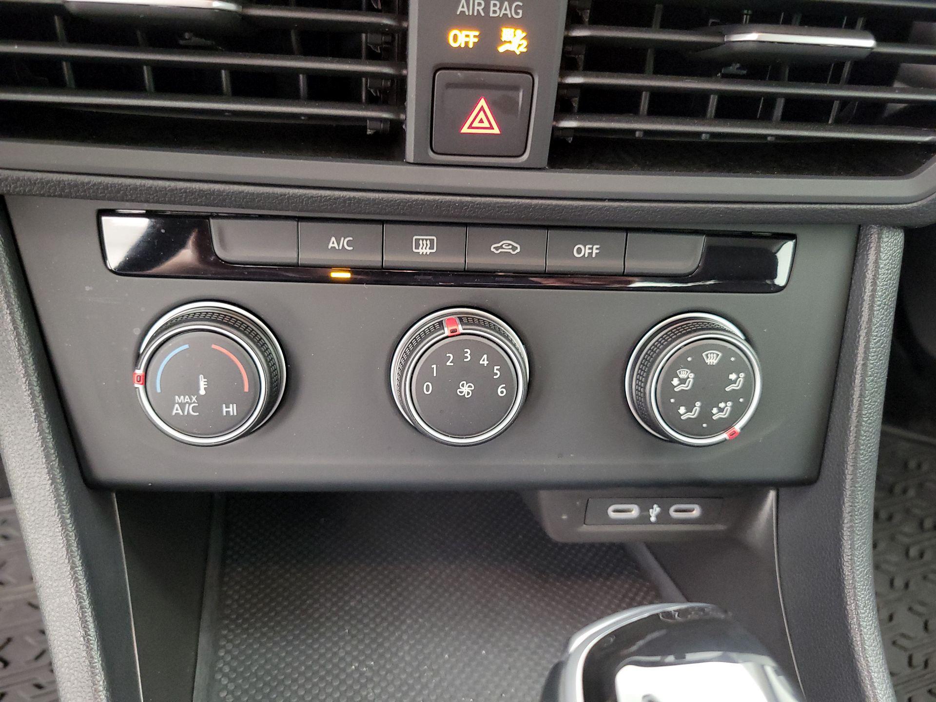 Thumbnail: 2024 Volkswagen Jetta - 16