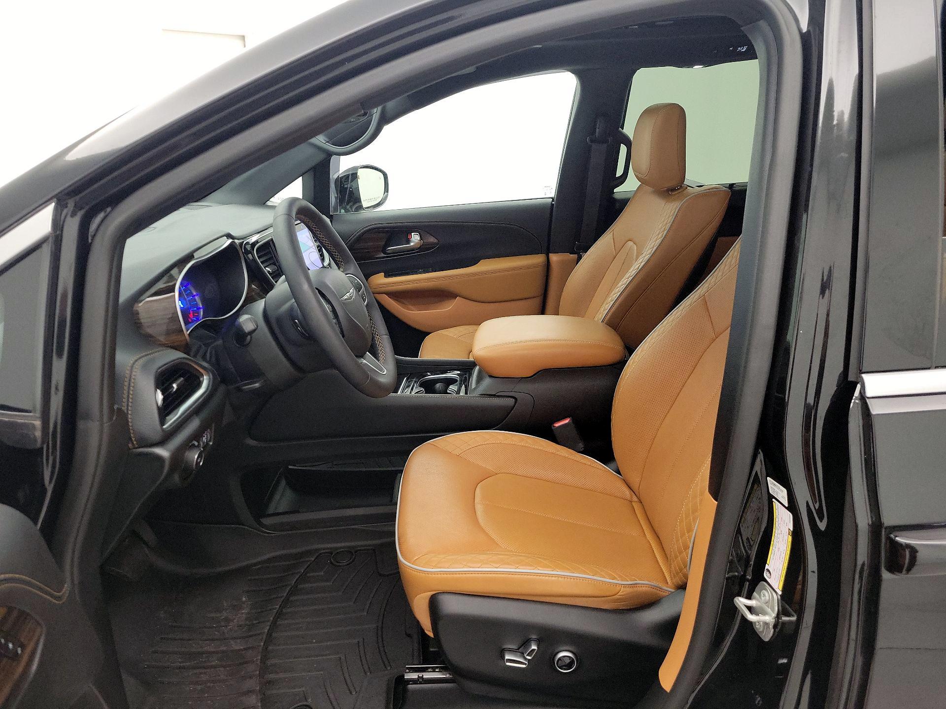 Thumbnail: 2023 Chrysler Pacifica - 11