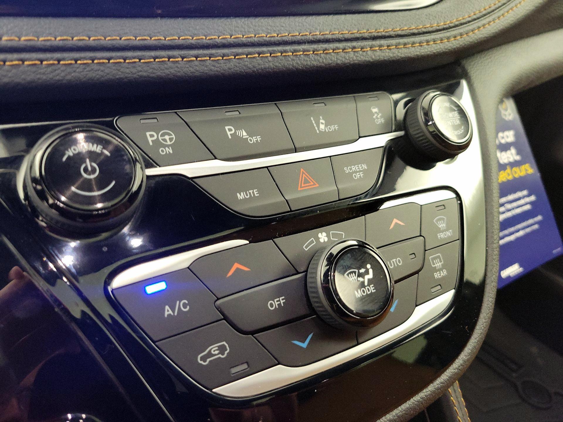 Thumbnail: 2023 Chrysler Pacifica - 17