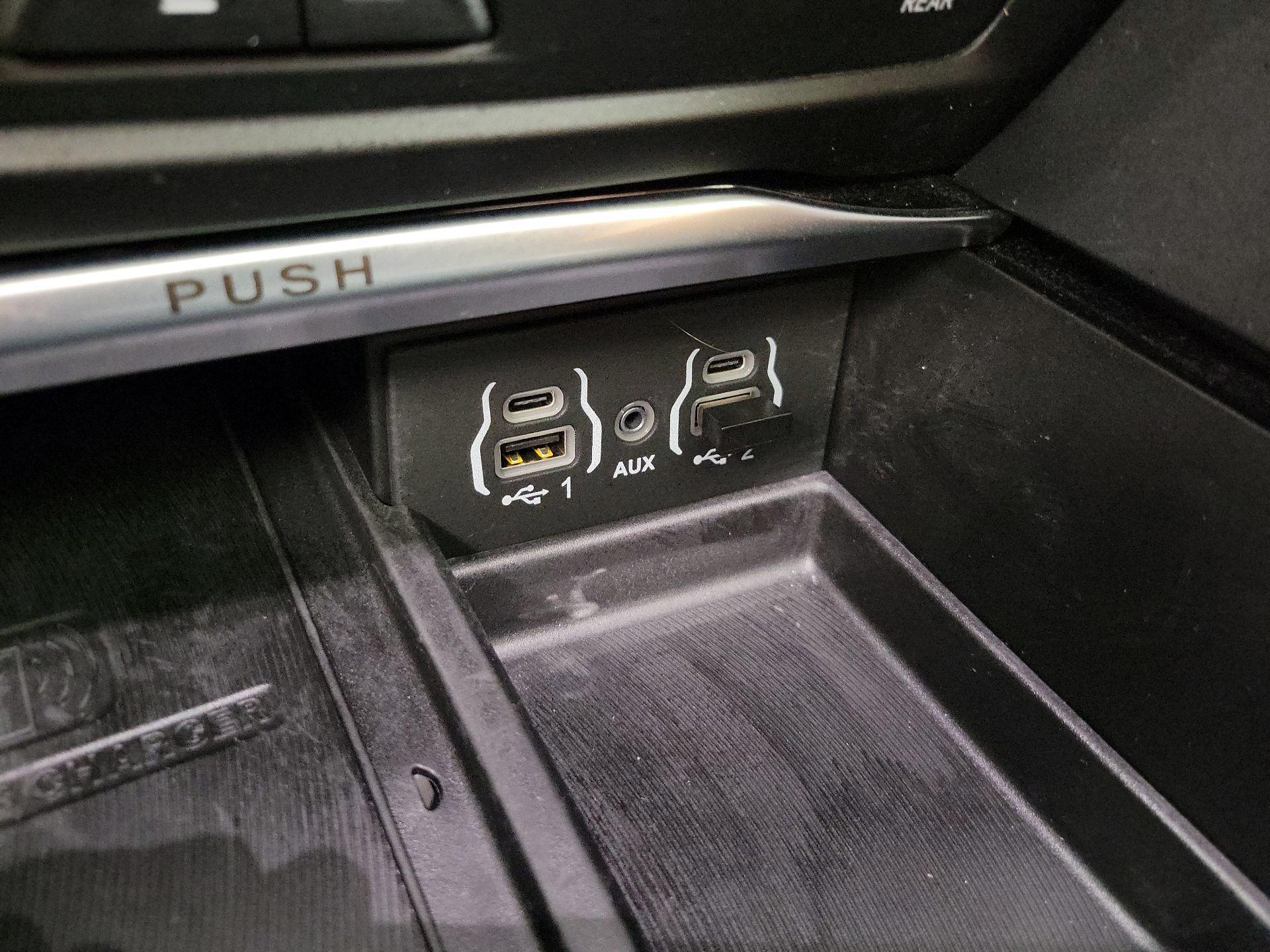 Thumbnail: 2023 Chrysler Pacifica - 19