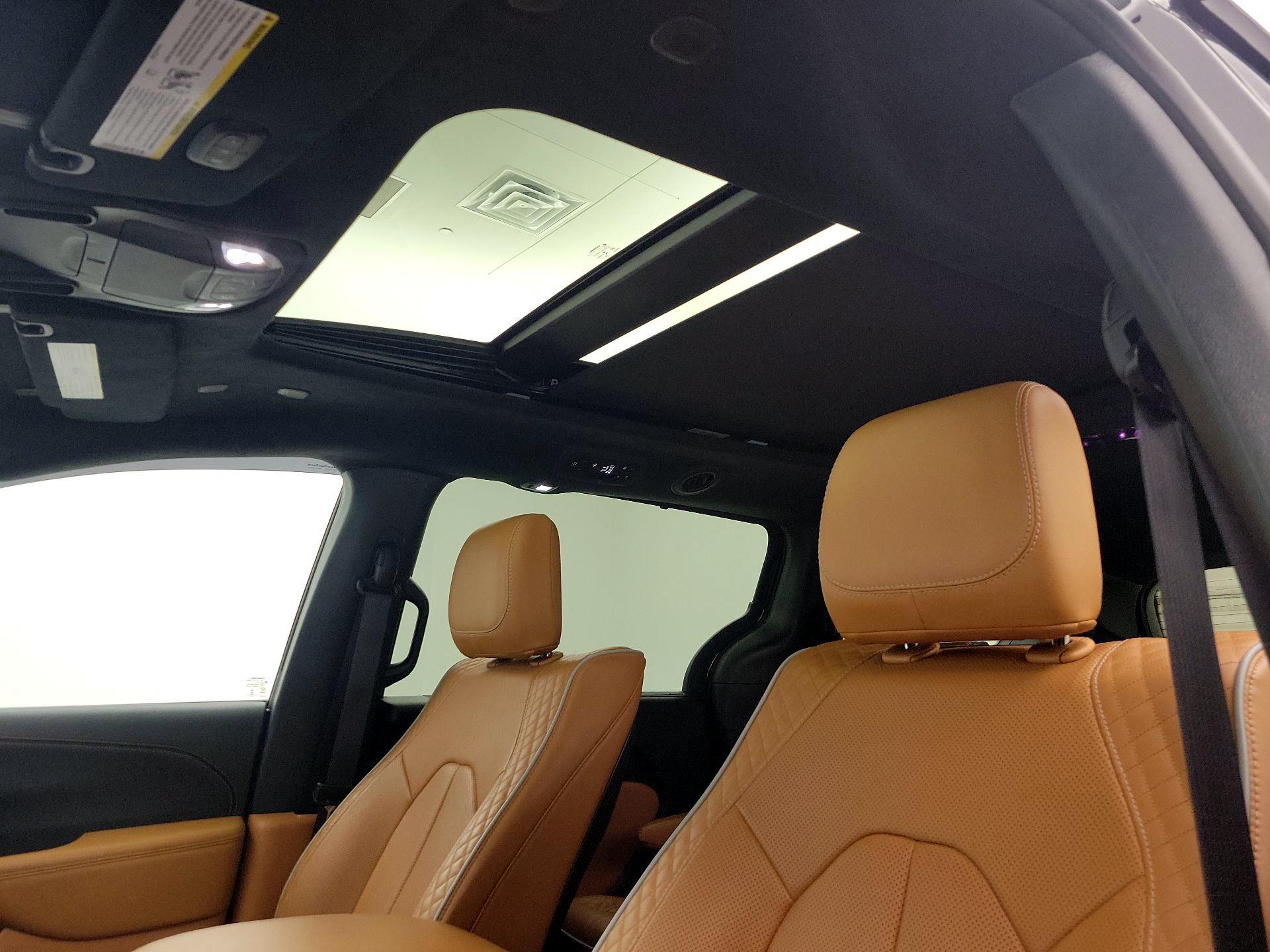 Thumbnail: 2023 Chrysler Pacifica - 20