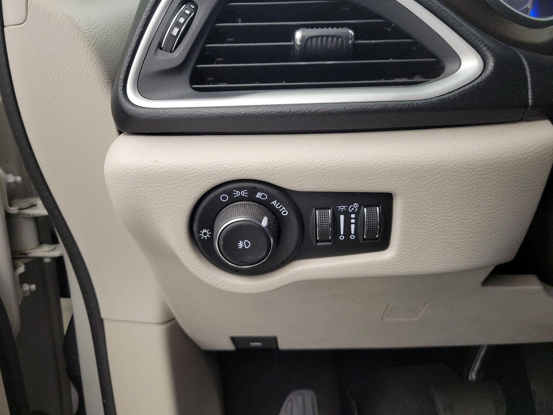 Thumbnail: 2017 Chrysler Pacifica - 13