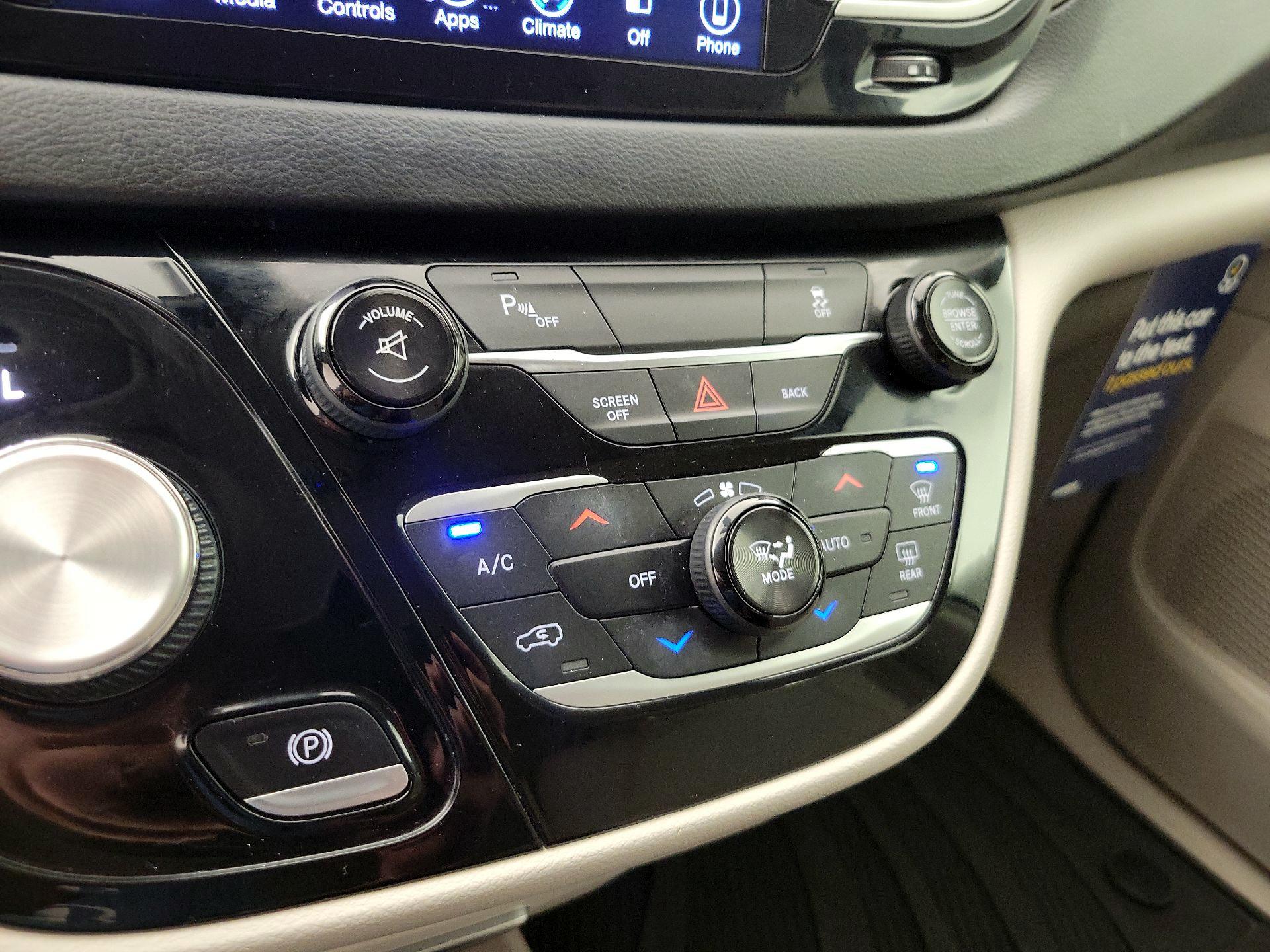 Thumbnail: 2017 Chrysler Pacifica - 16