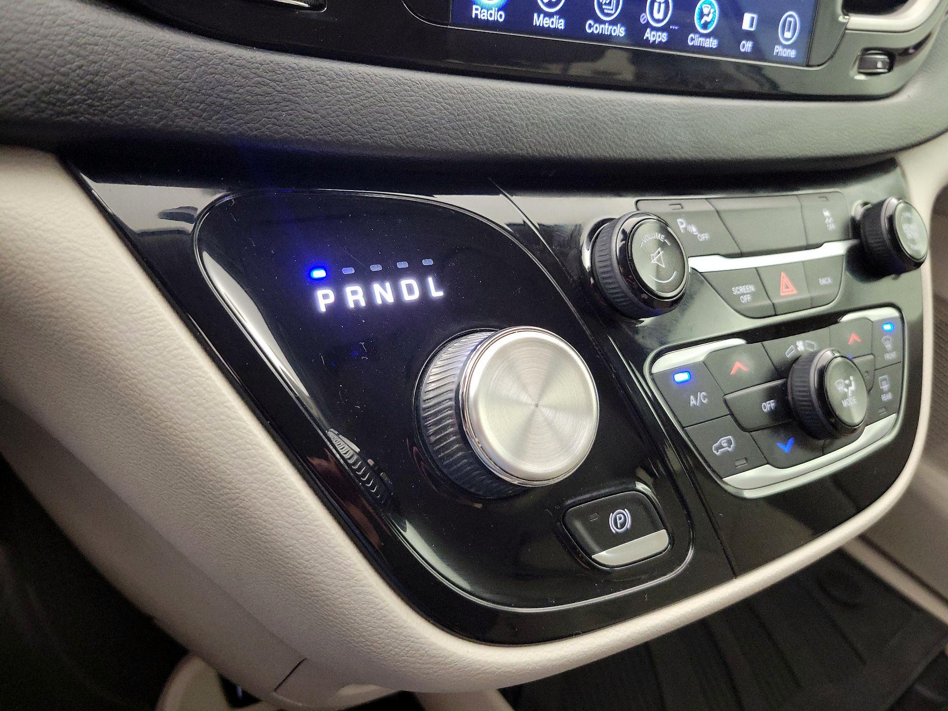 Thumbnail: 2017 Chrysler Pacifica - 17