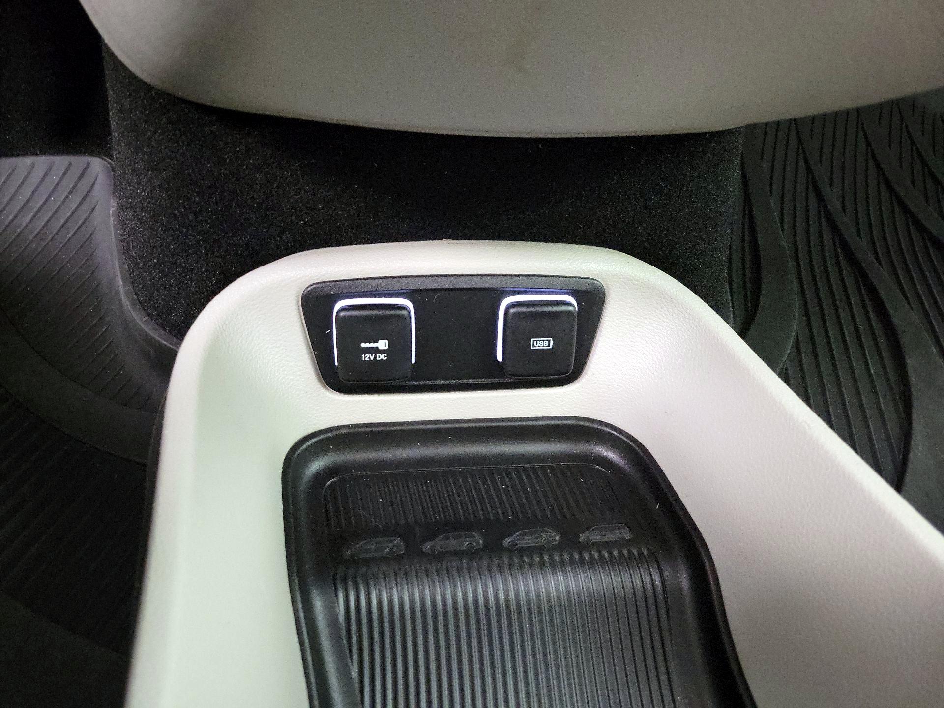 Thumbnail: 2017 Chrysler Pacifica - 18