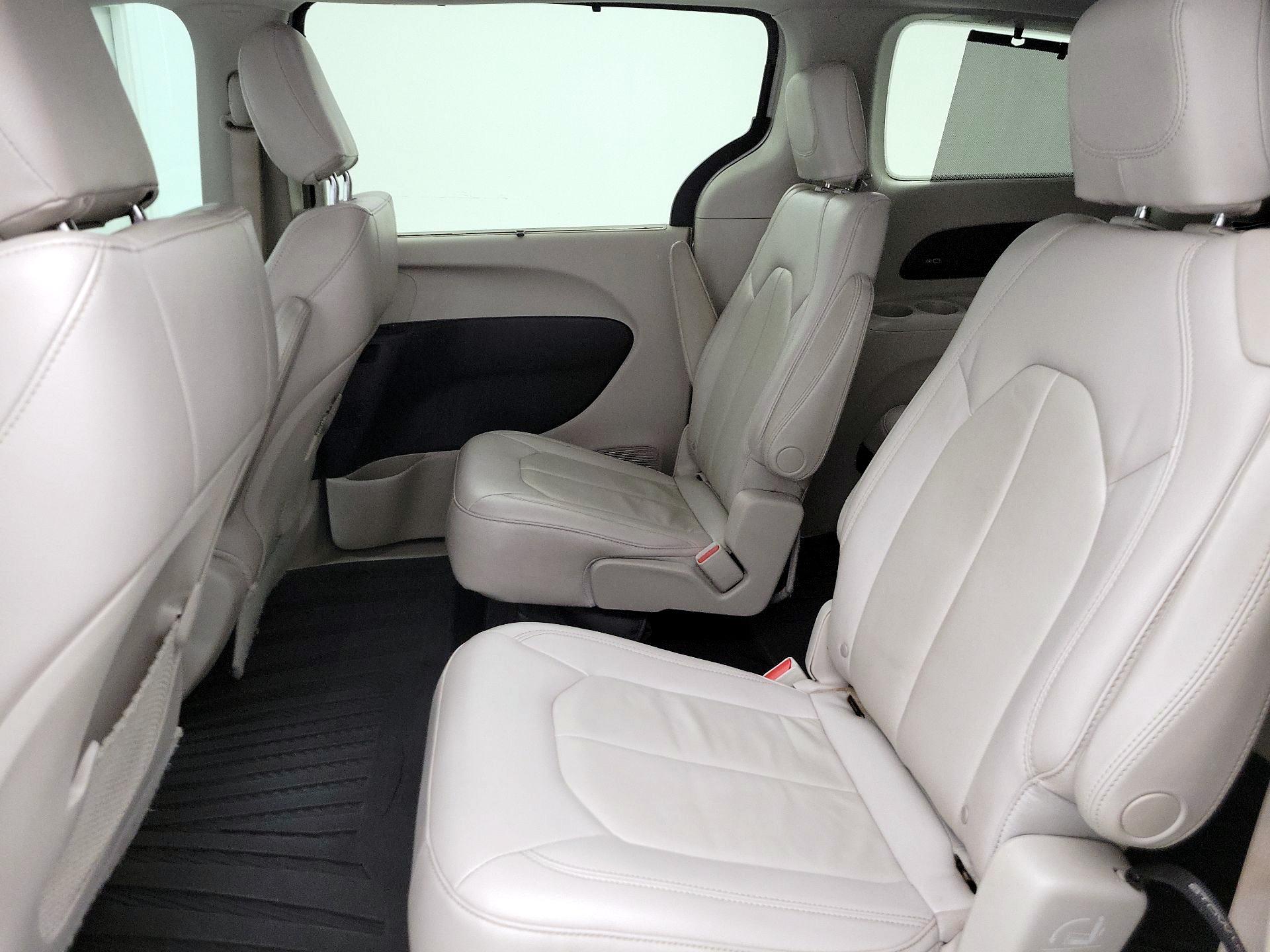 Thumbnail: 2017 Chrysler Pacifica - 19