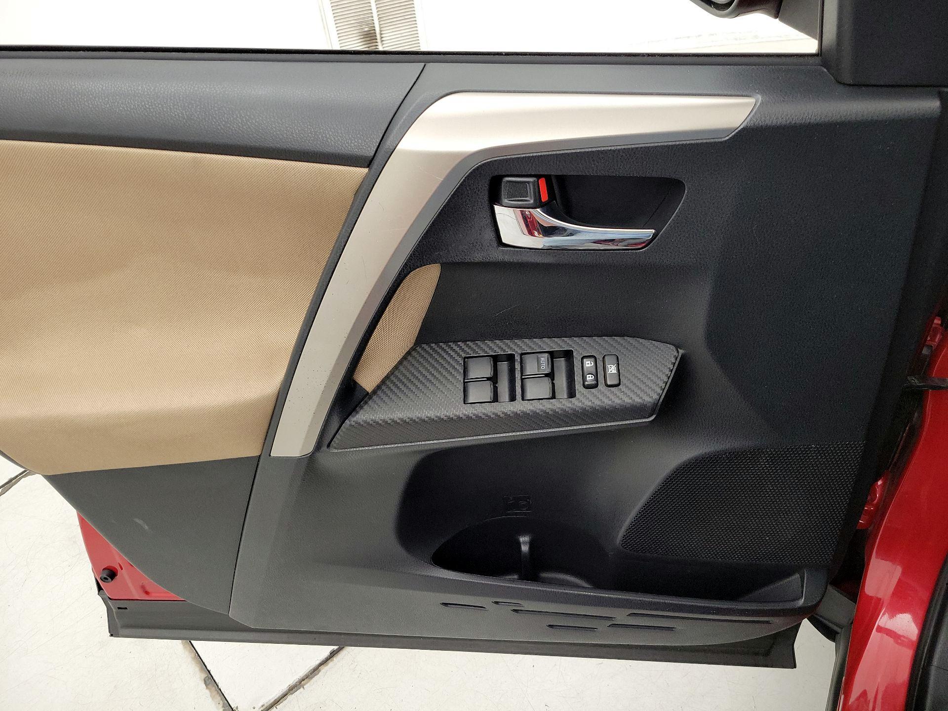 Thumbnail: 2015 Toyota RAV4 - 12