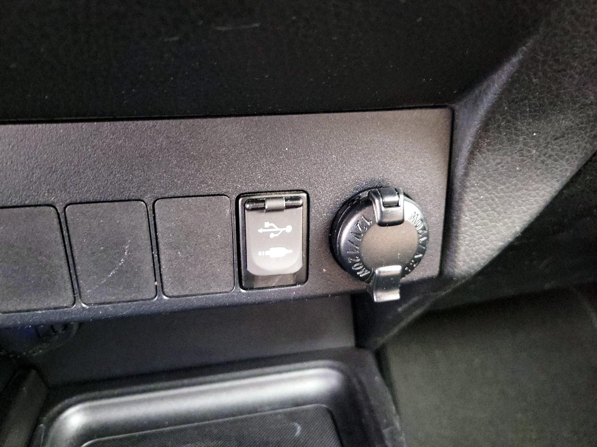 Thumbnail: 2015 Toyota RAV4 - 18