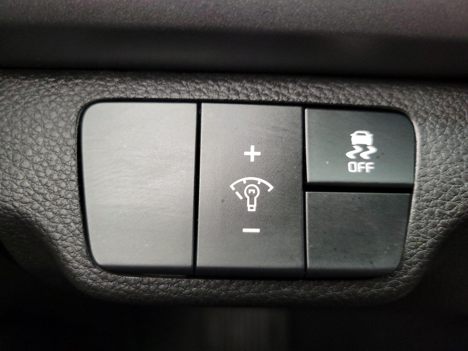 Thumbnail: 2023 Kia Rio - 13