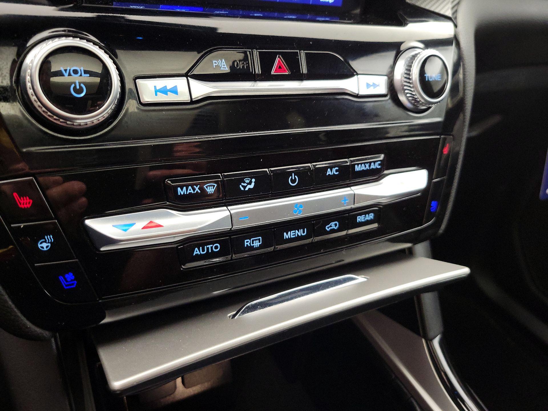 Thumbnail: 2023 Ford Explorer - 17