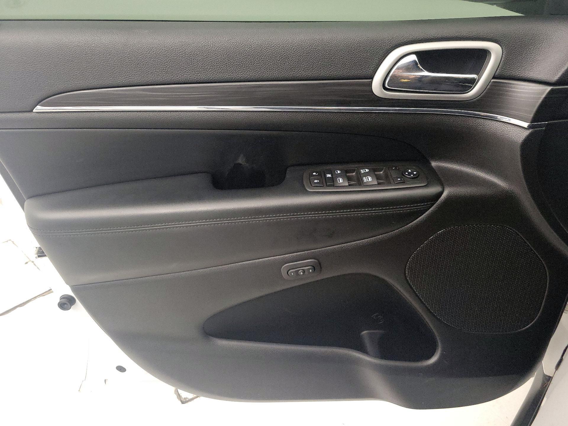 Thumbnail: 2022 Jeep Grand Cherokee - 12