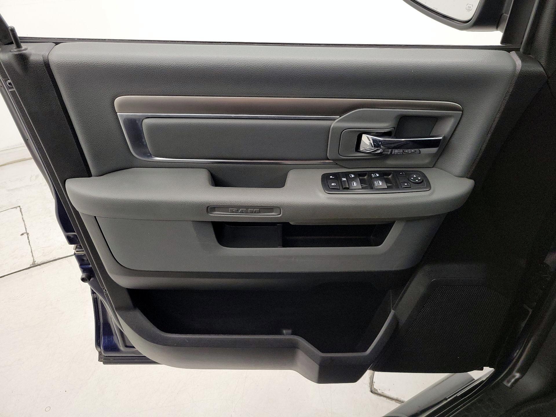 Thumbnail: 2019 RAM 1500 Classic - 12