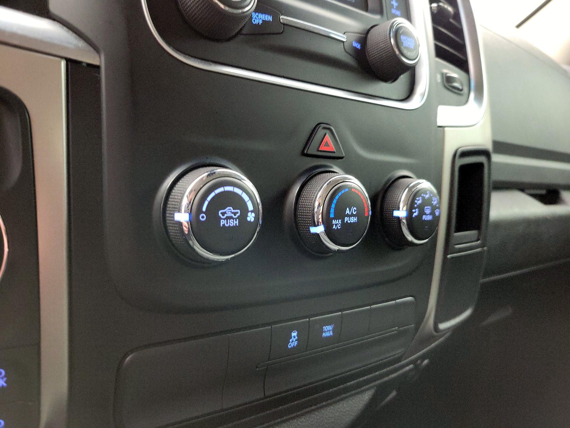 Thumbnail: 2019 RAM 1500 Classic - 16