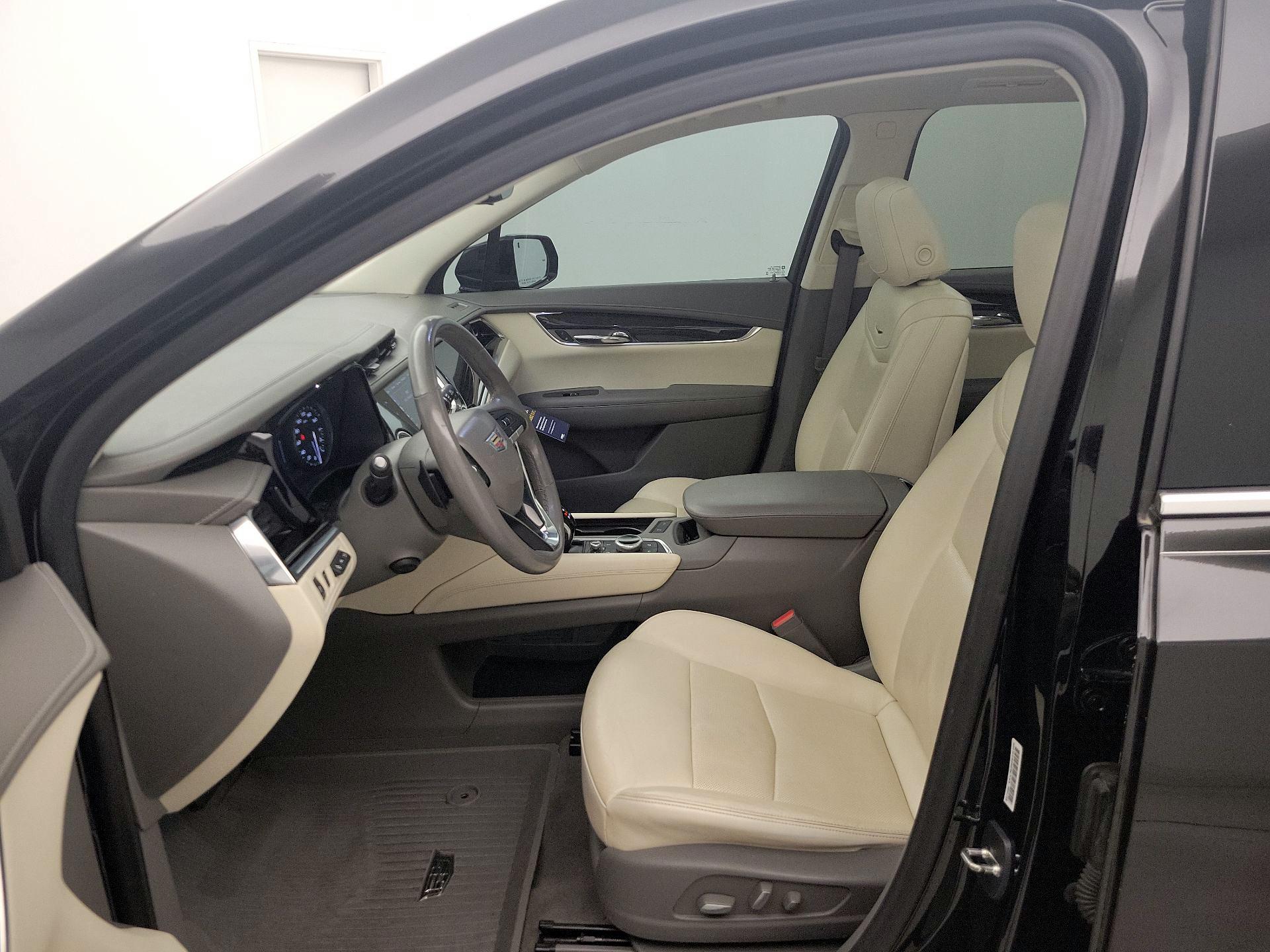 Thumbnail: 2021 Cadillac XT6 - 11