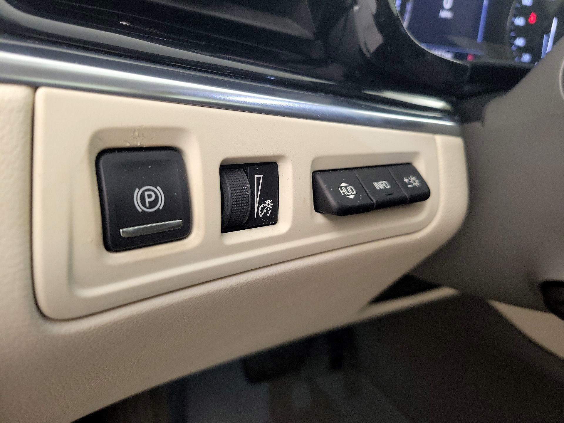 Thumbnail: 2021 Cadillac XT6 - 13