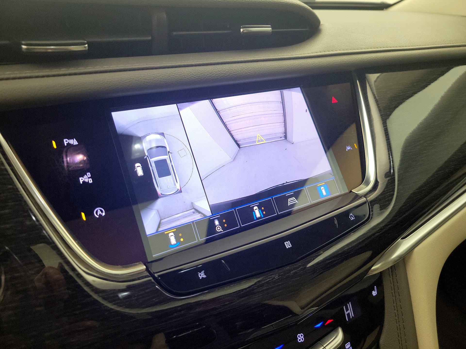 Thumbnail: 2021 Cadillac XT6 - 14