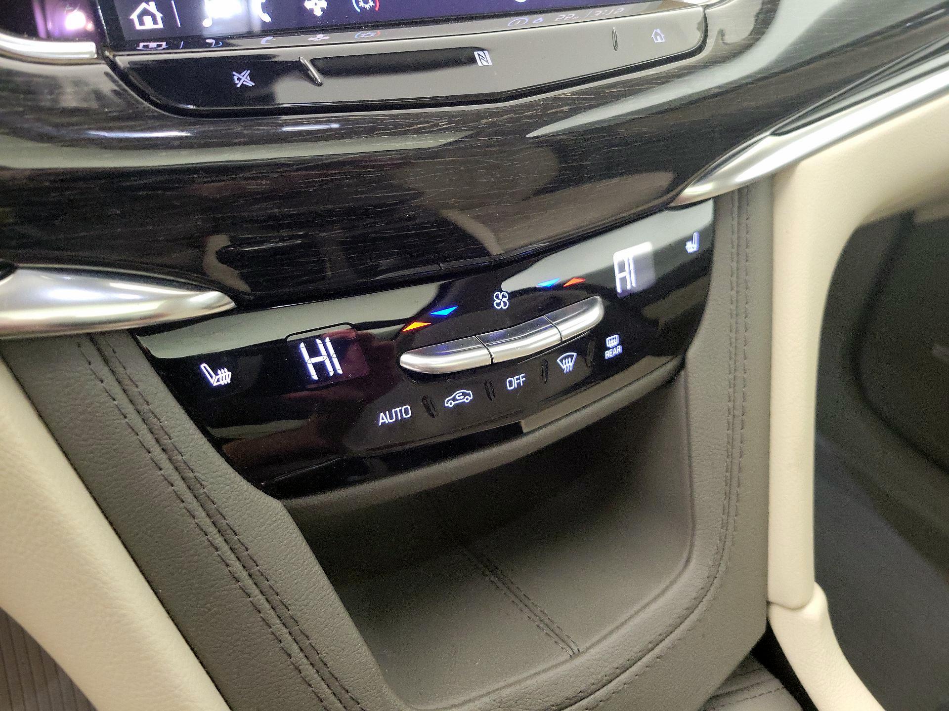 Thumbnail: 2021 Cadillac XT6 - 16