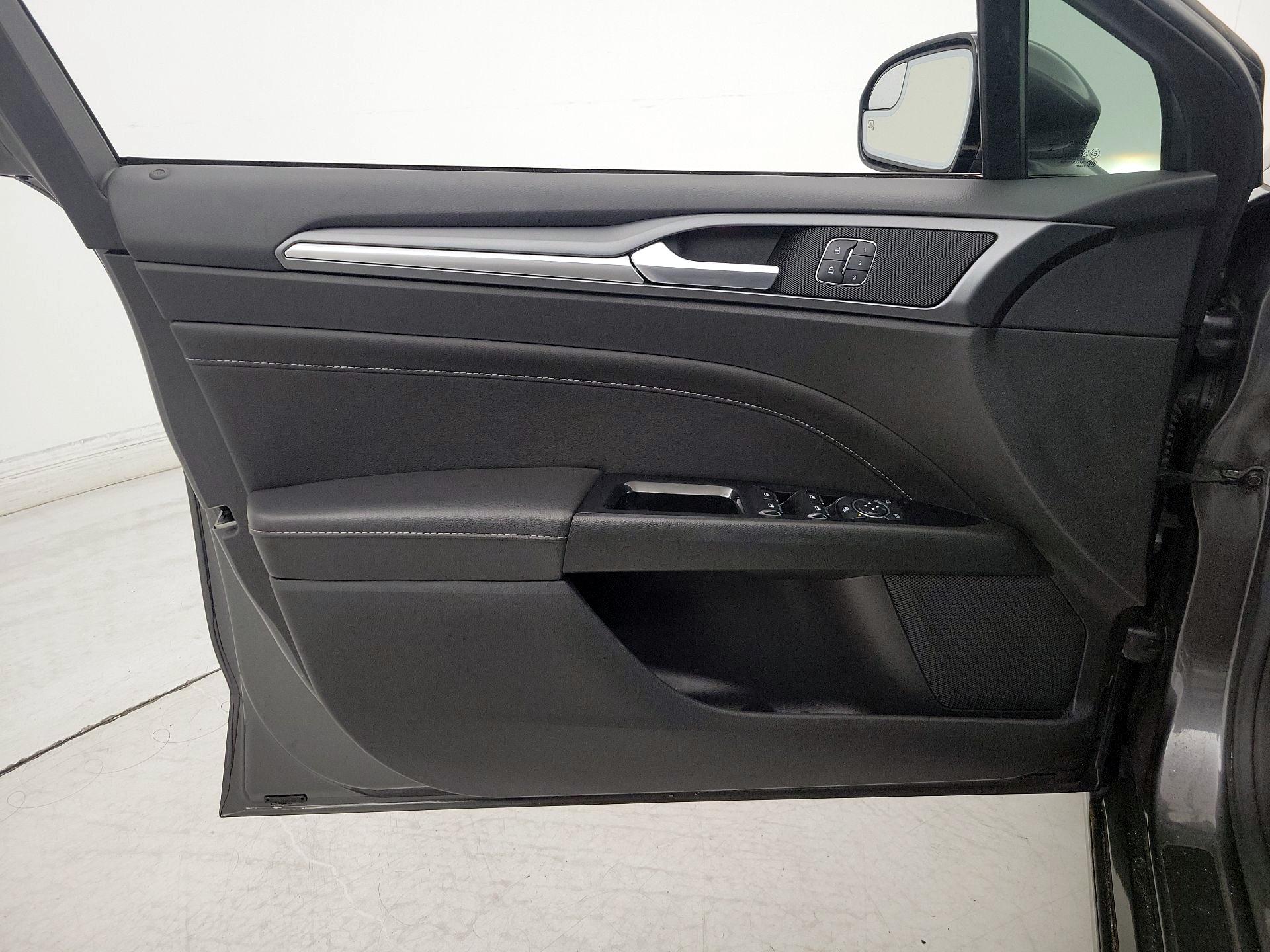 Thumbnail: 2016 Ford Fusion - 12