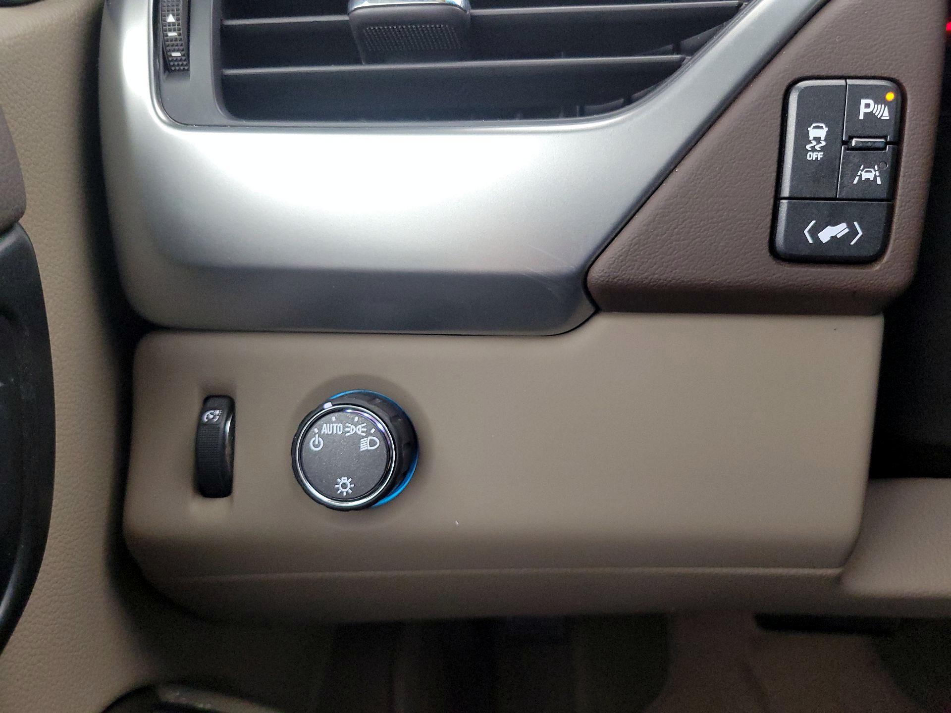 Thumbnail: 2017 Chevrolet Tahoe - 13