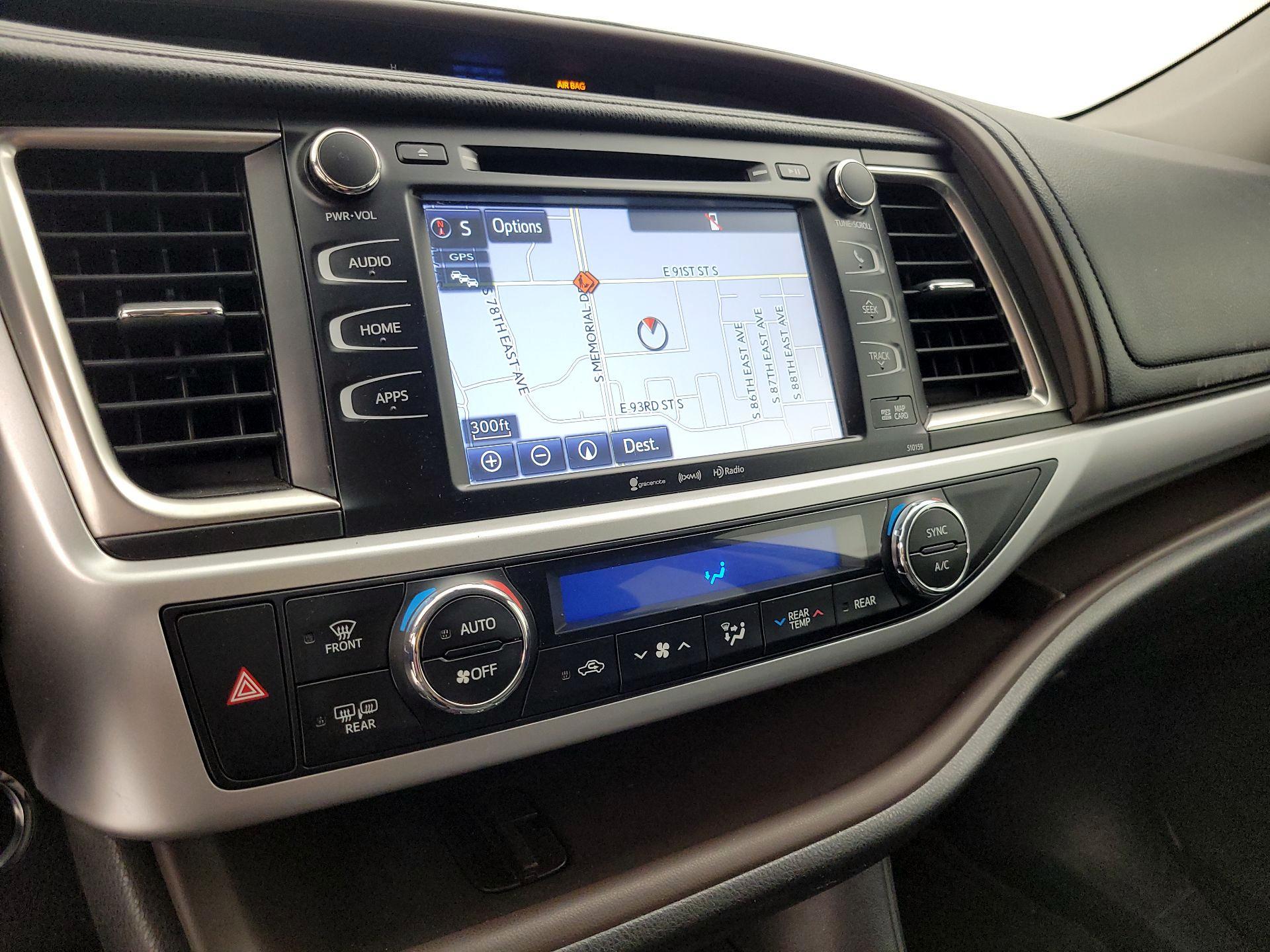 Thumbnail: 2016 Toyota Highlander - 14