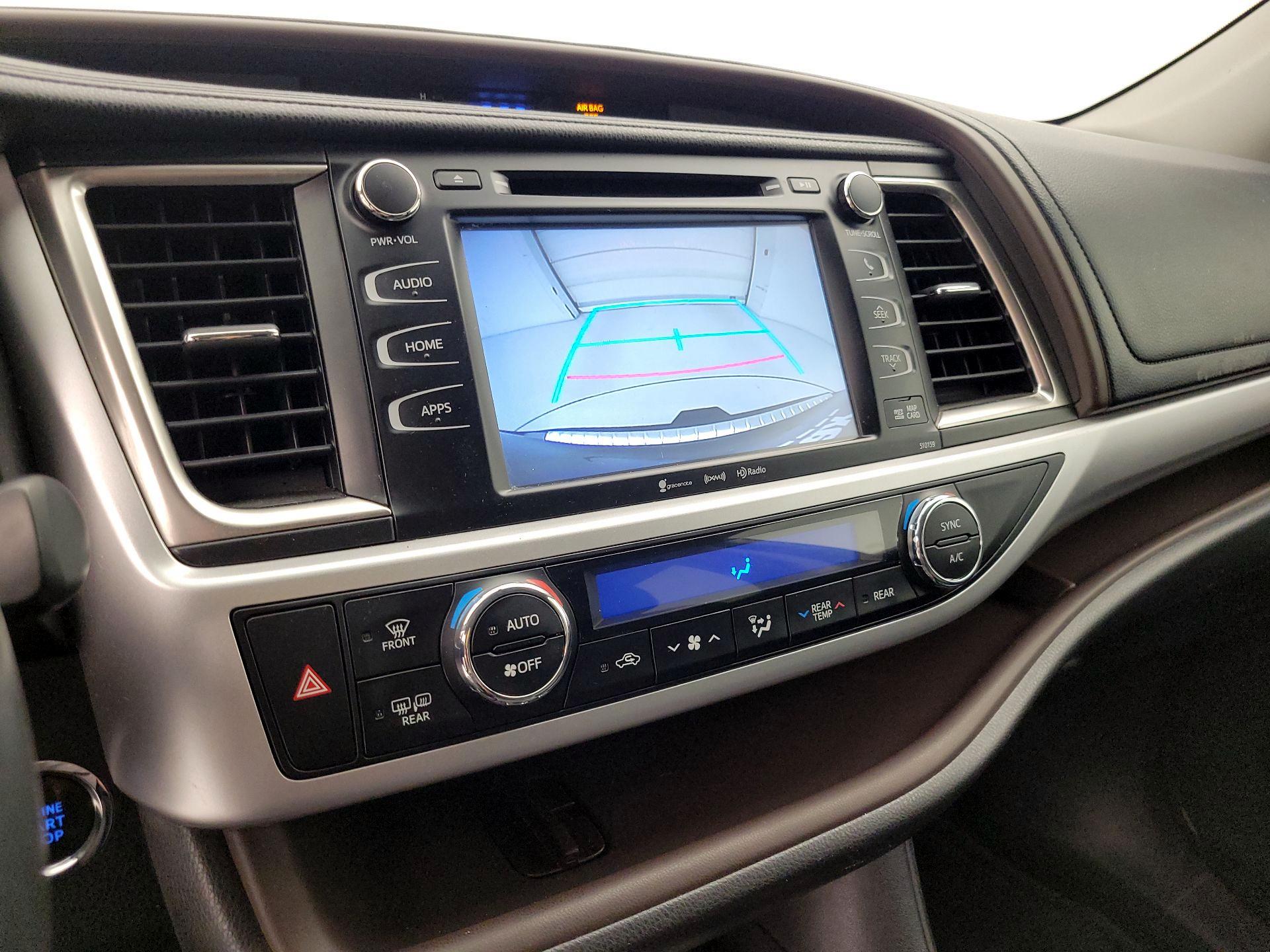 Thumbnail: 2016 Toyota Highlander - 15