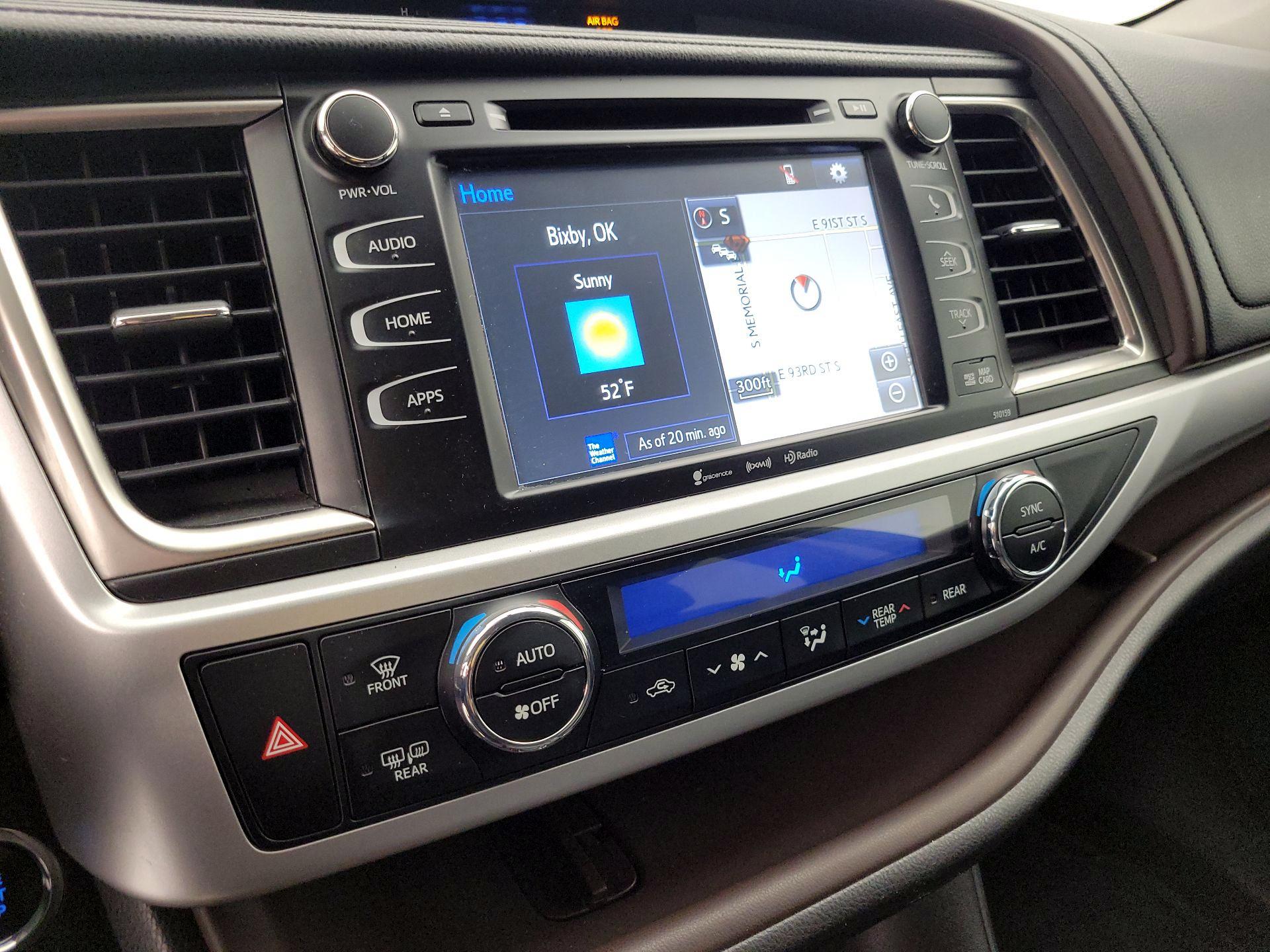 Thumbnail: 2016 Toyota Highlander - 16