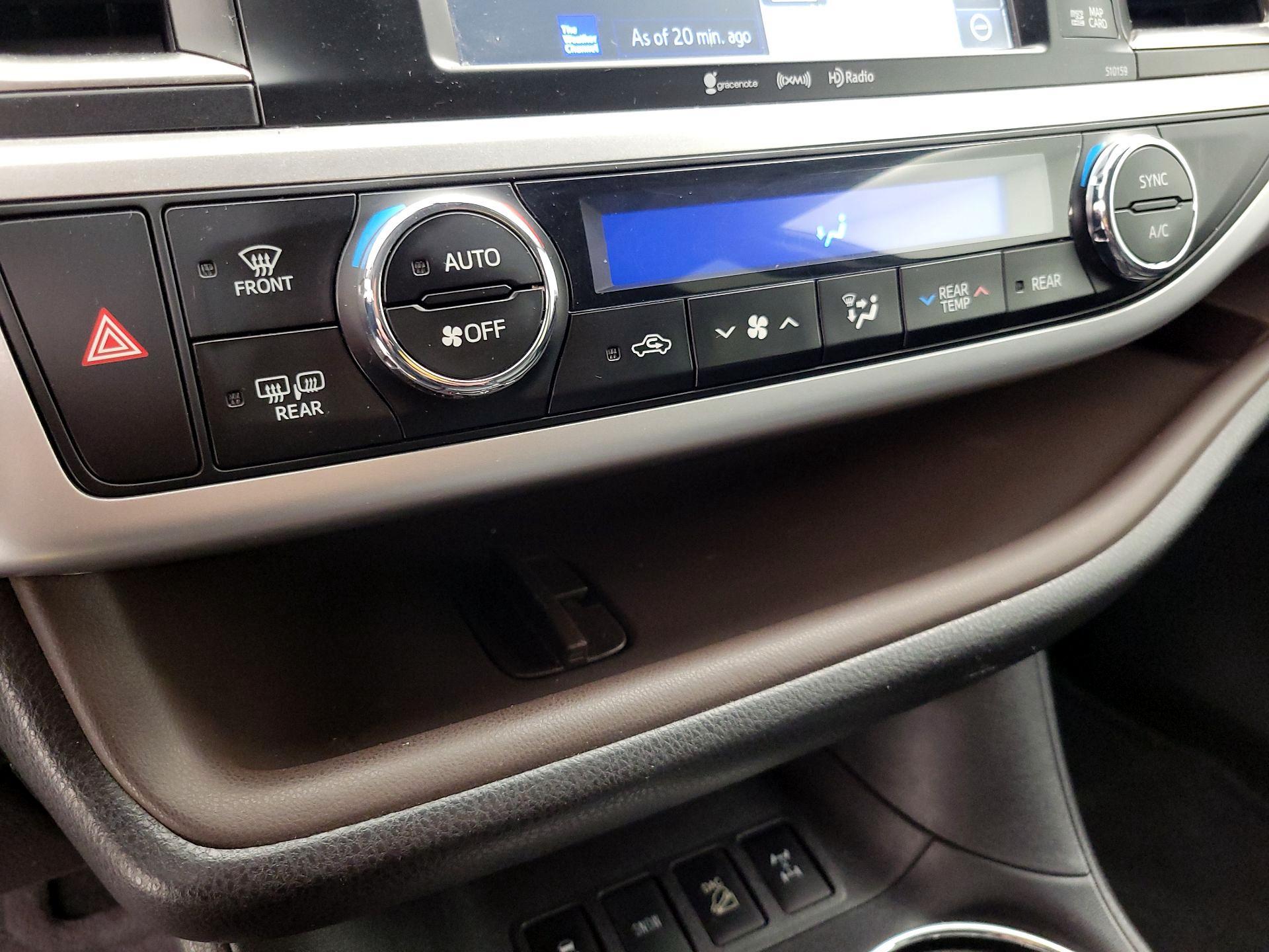 Thumbnail: 2016 Toyota Highlander - 17