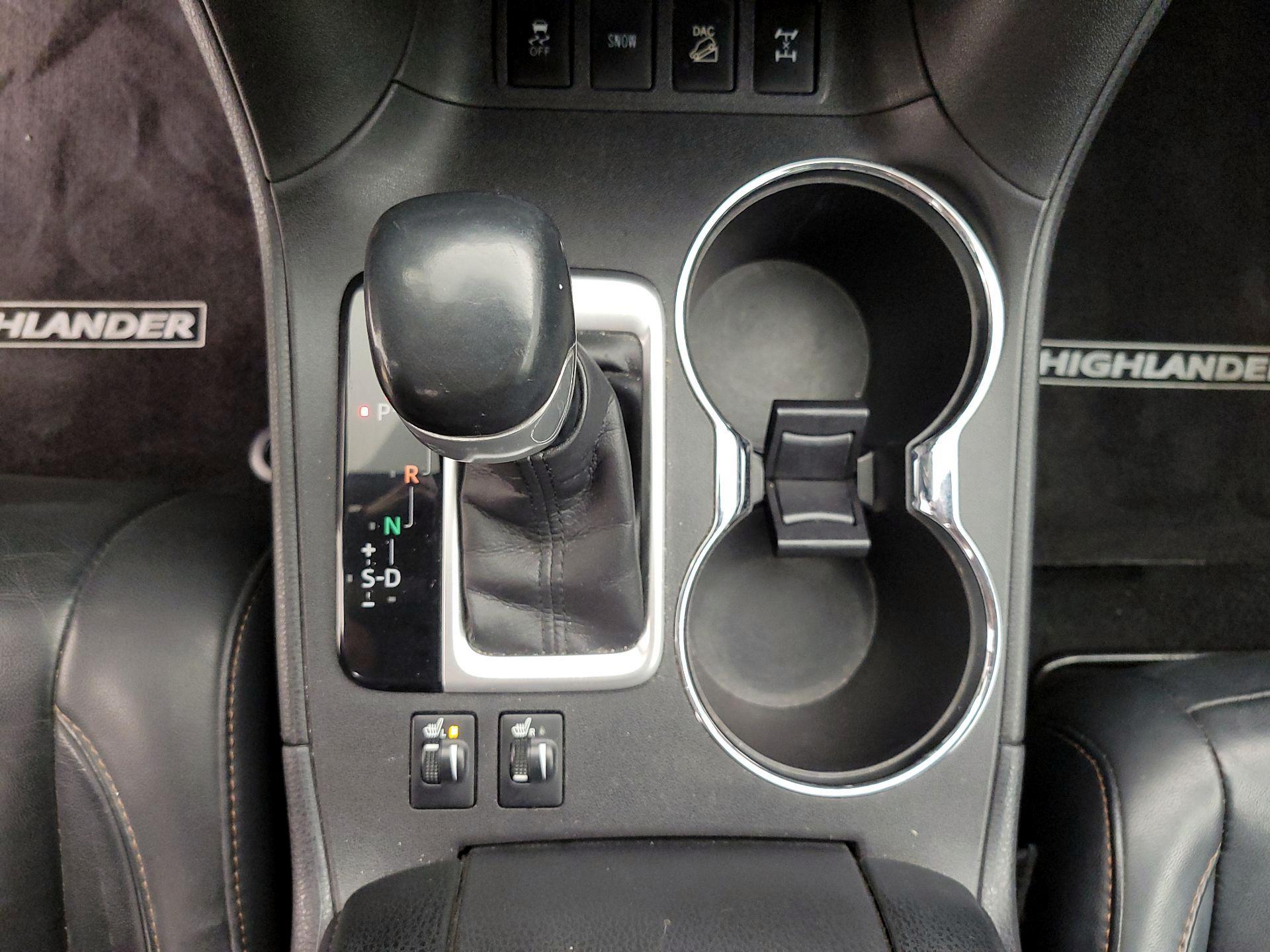 Thumbnail: 2016 Toyota Highlander - 18