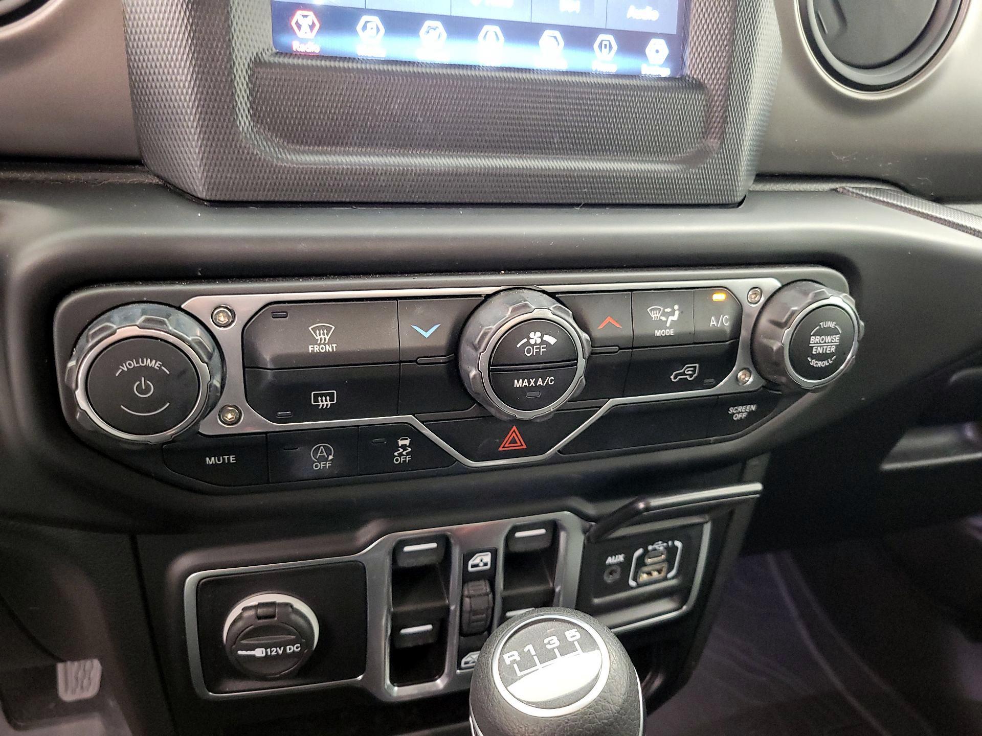 Thumbnail: 2022 Jeep Wrangler - 16