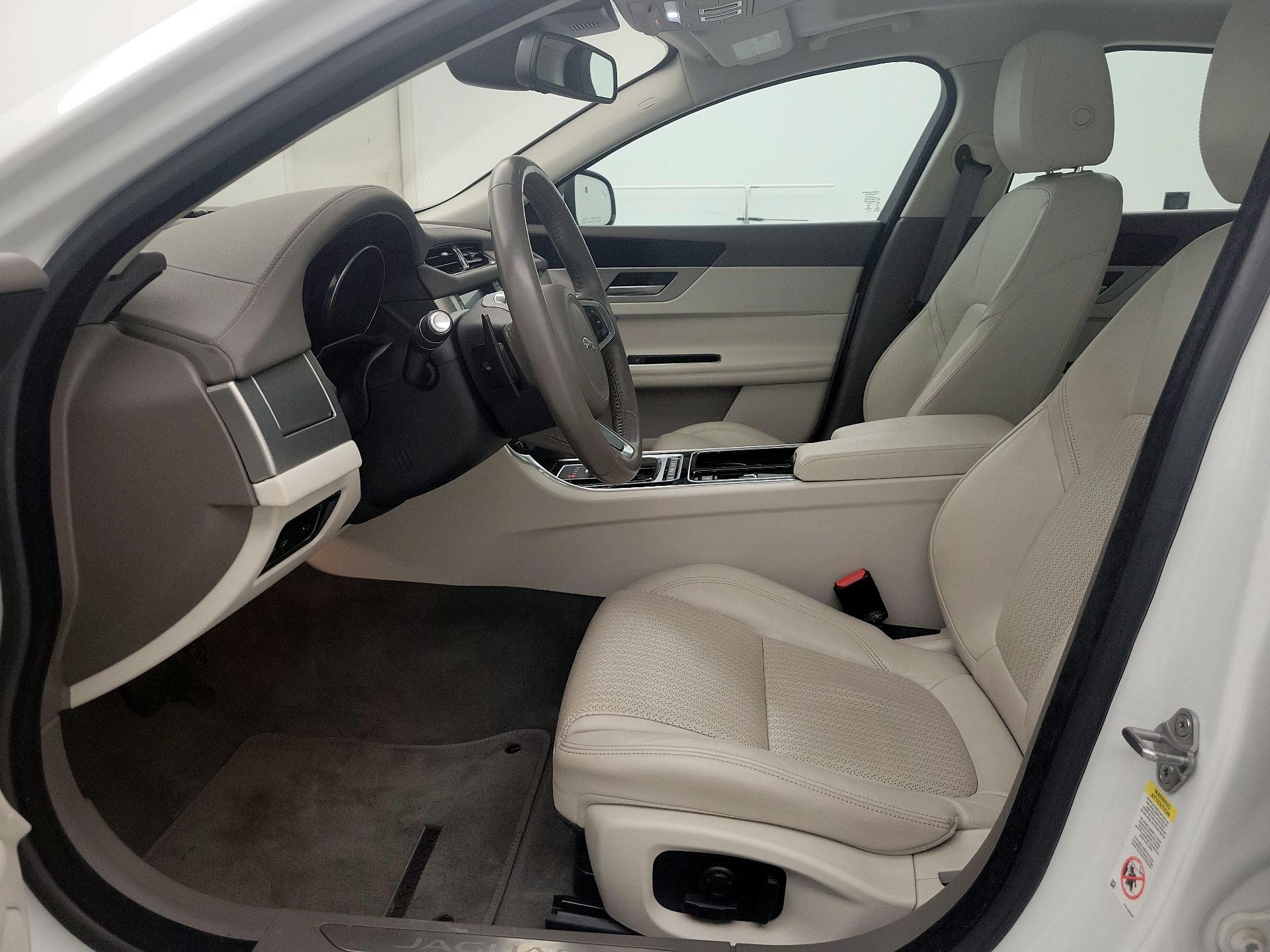 Thumbnail: 2018 Jaguar XF - 11