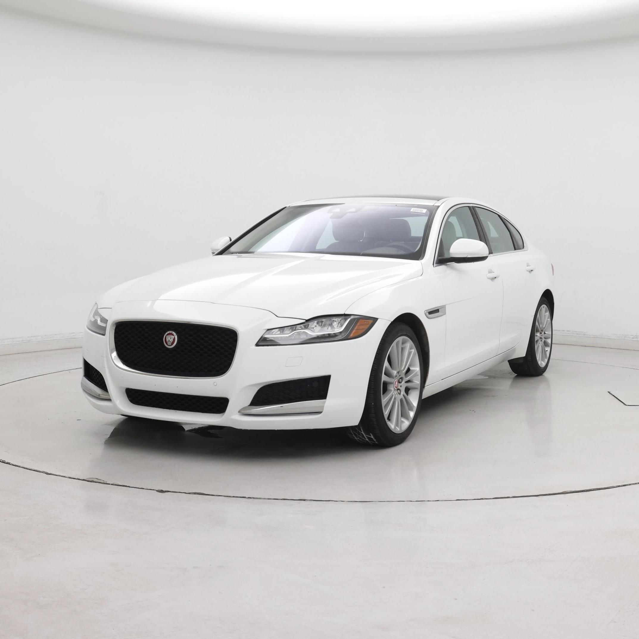 Thumbnail: 2018 Jaguar XF - 4