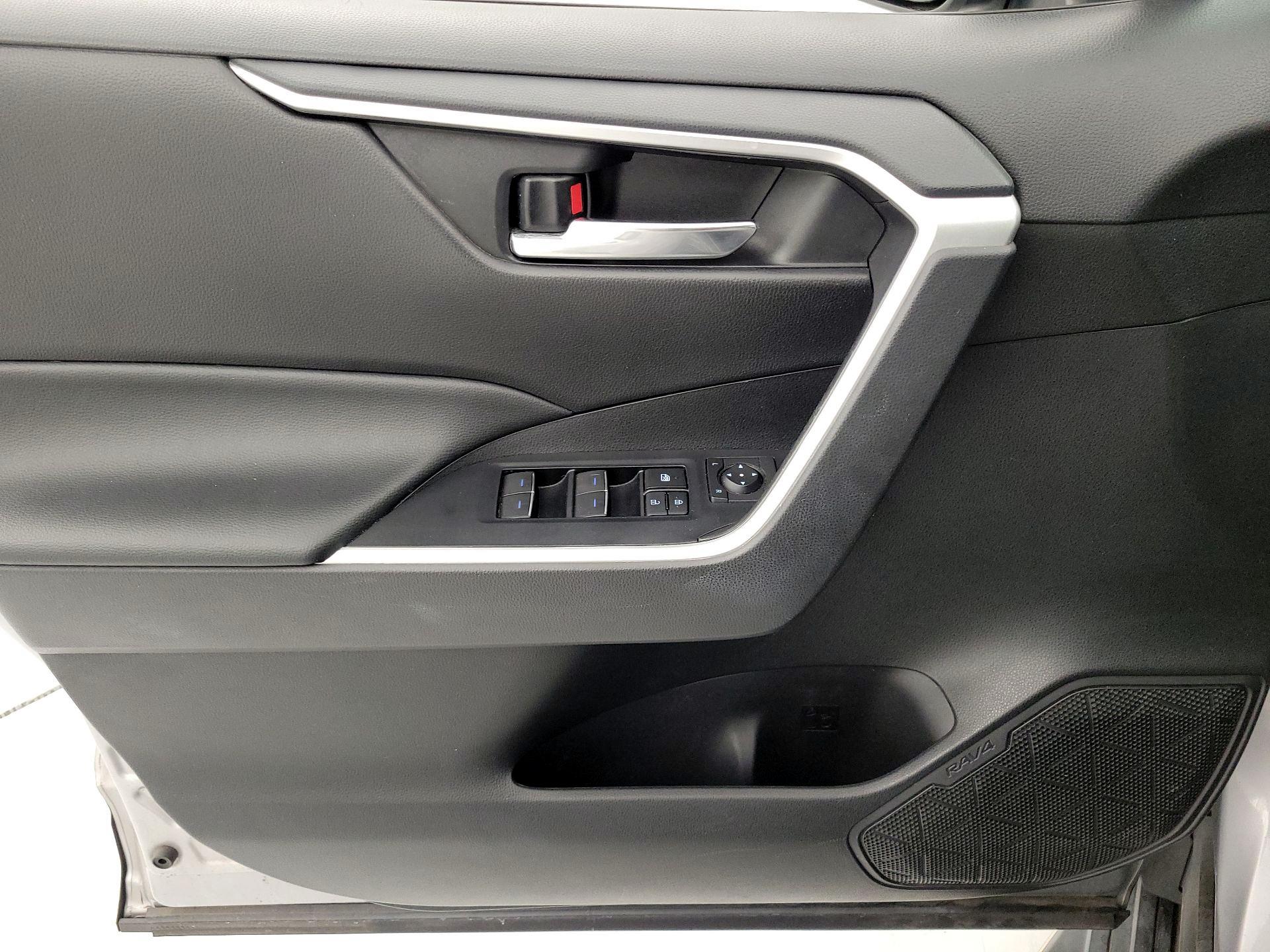 Thumbnail: 2022 Toyota RAV4 - 12