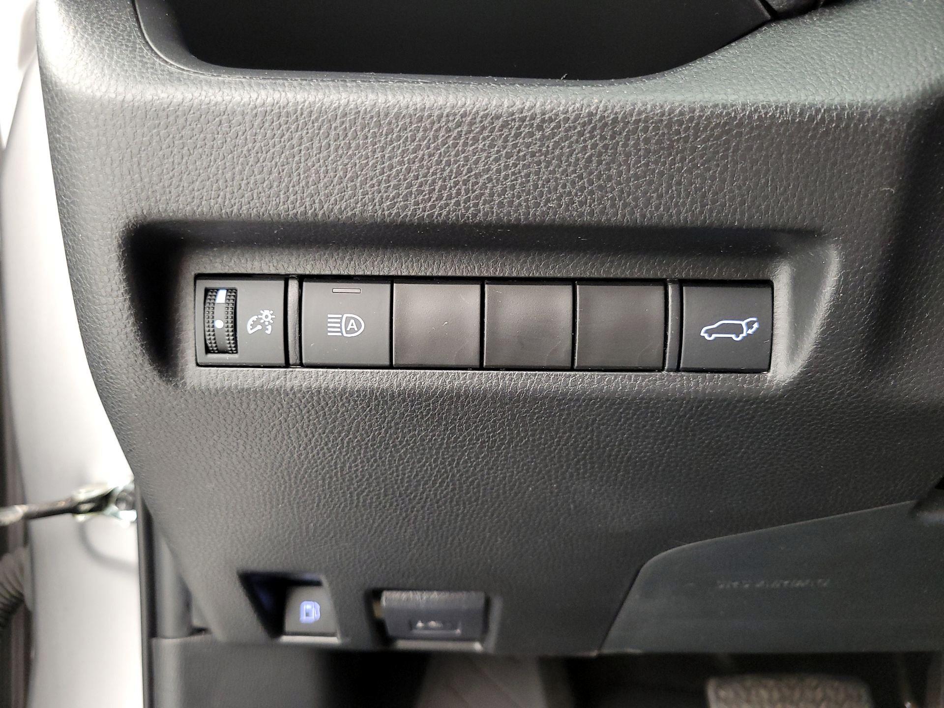 Thumbnail: 2022 Toyota RAV4 - 13