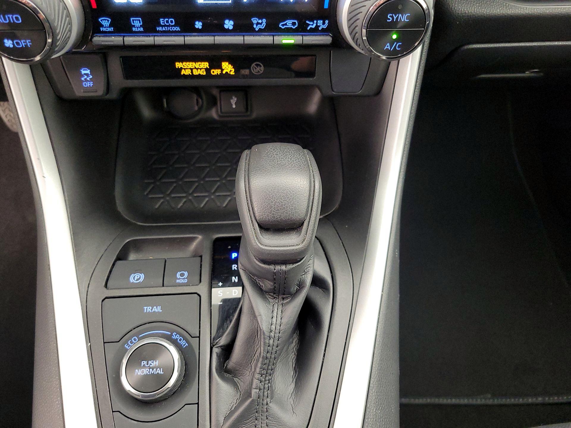 Thumbnail: 2022 Toyota RAV4 - 17