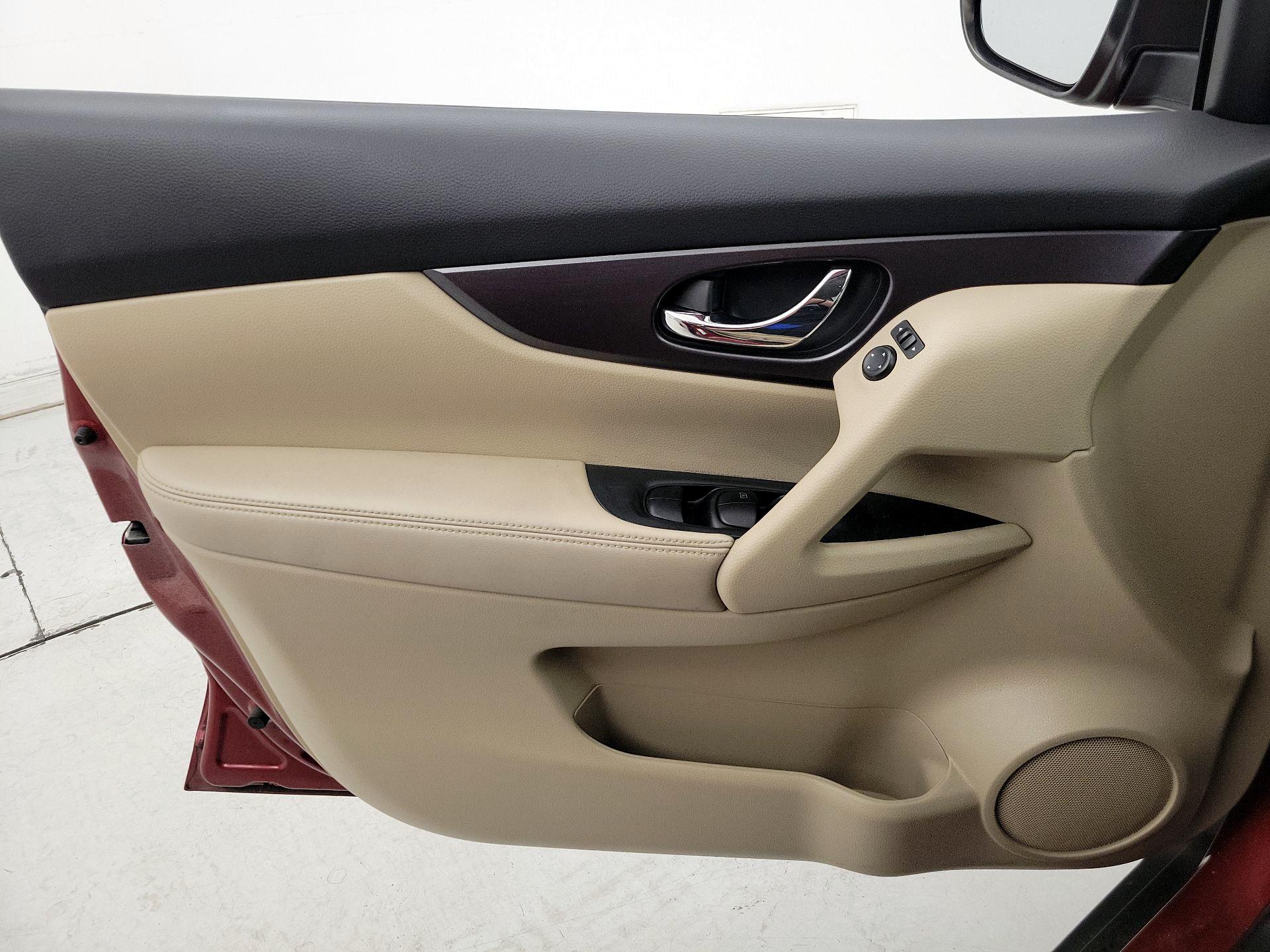 Thumbnail: 2016 Nissan Rogue - 12