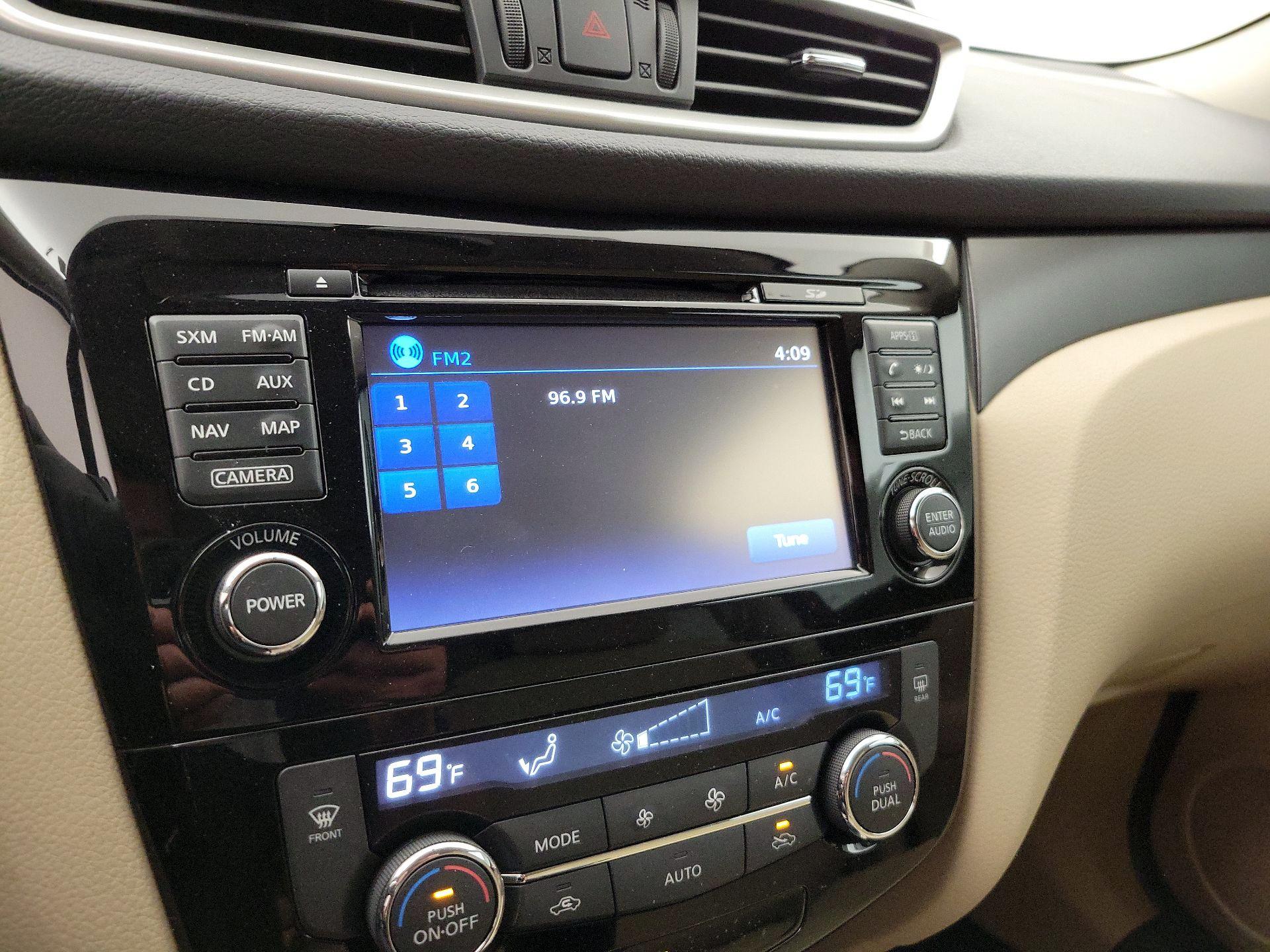 Thumbnail: 2016 Nissan Rogue - 16