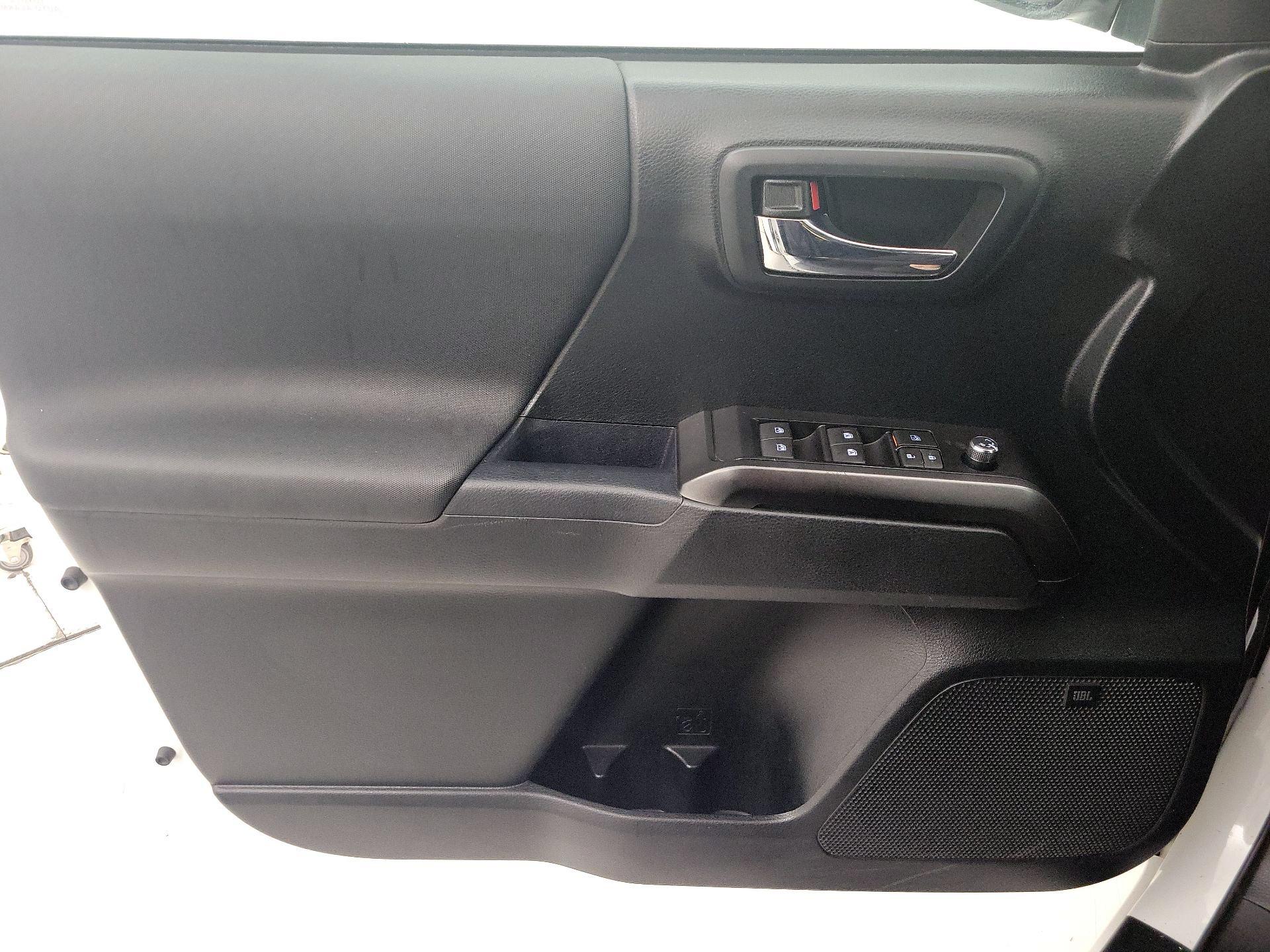 Thumbnail: 2017 Toyota Tacoma - 12