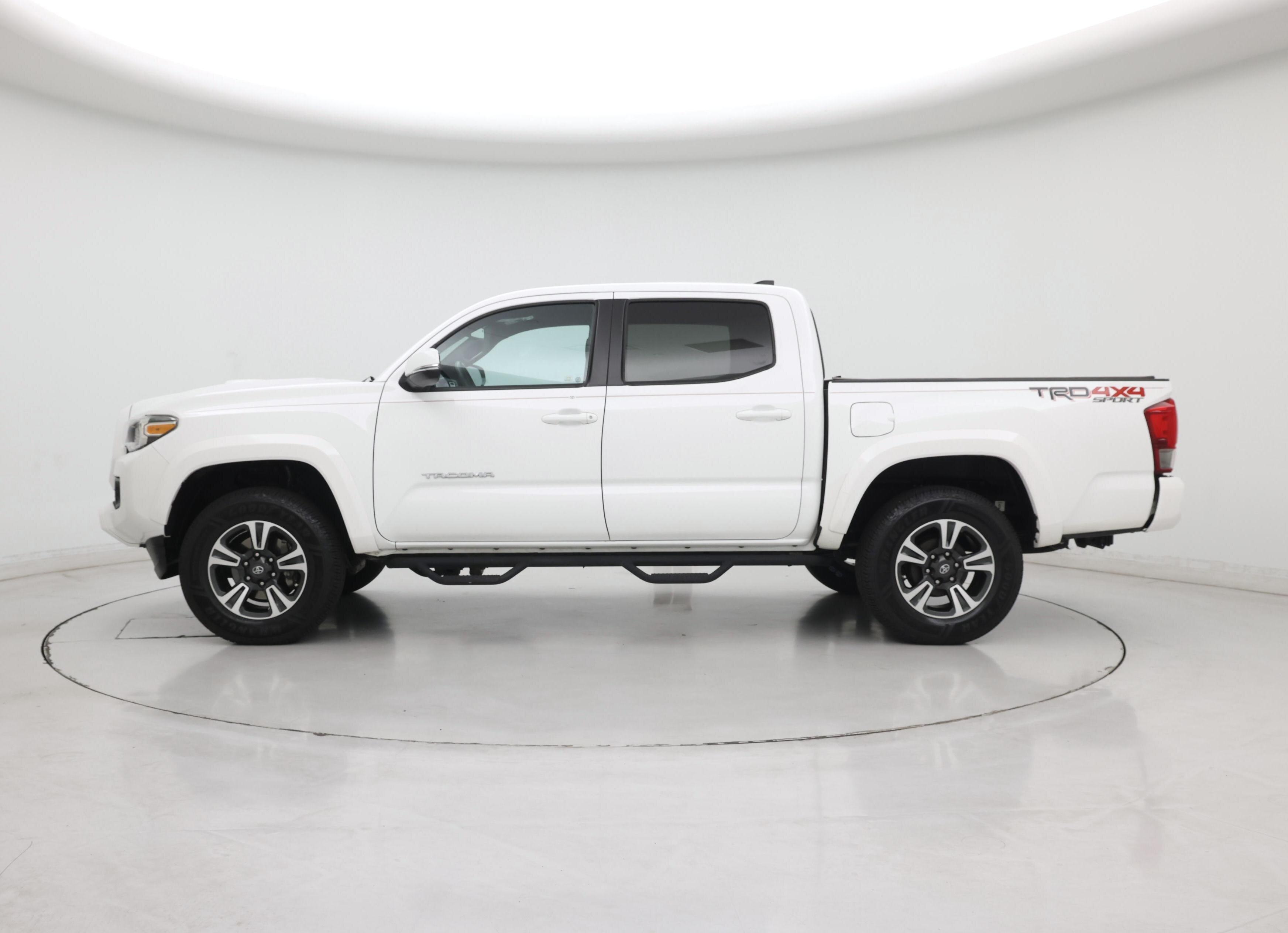 Thumbnail: 2017 Toyota Tacoma - 3