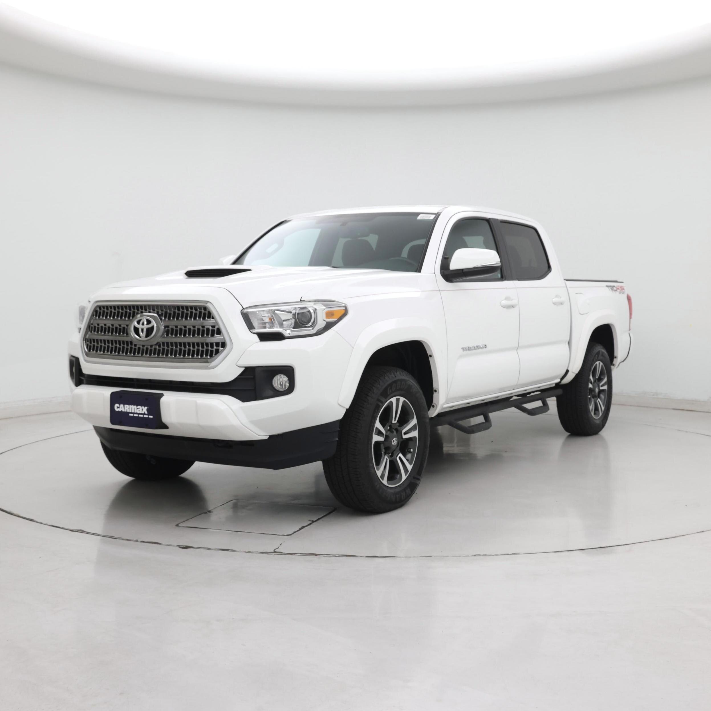 Thumbnail: 2017 Toyota Tacoma - 4